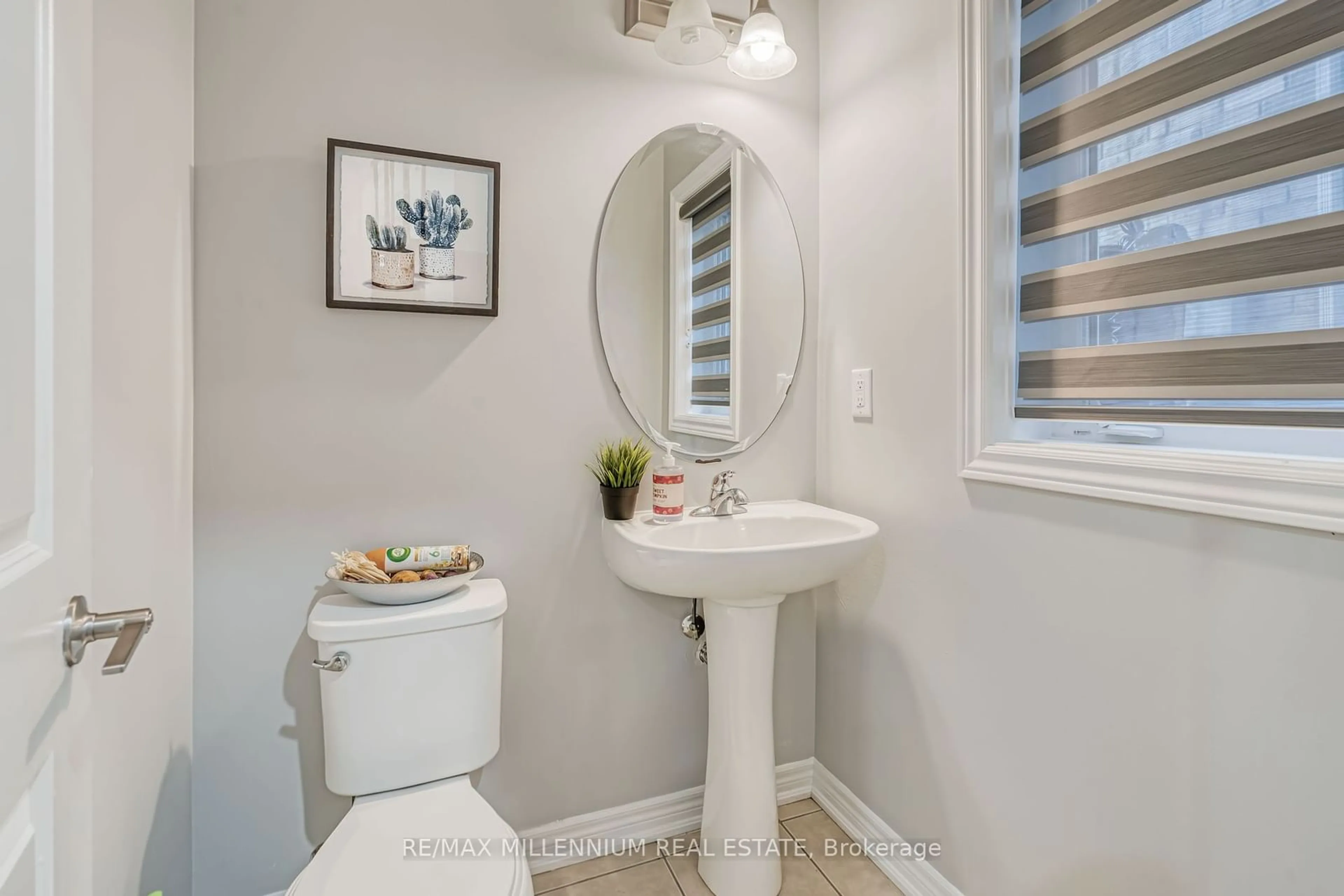 Standard bathroom, wood floors for 302 Buick Blvd, Brampton Ontario L7A 4L8