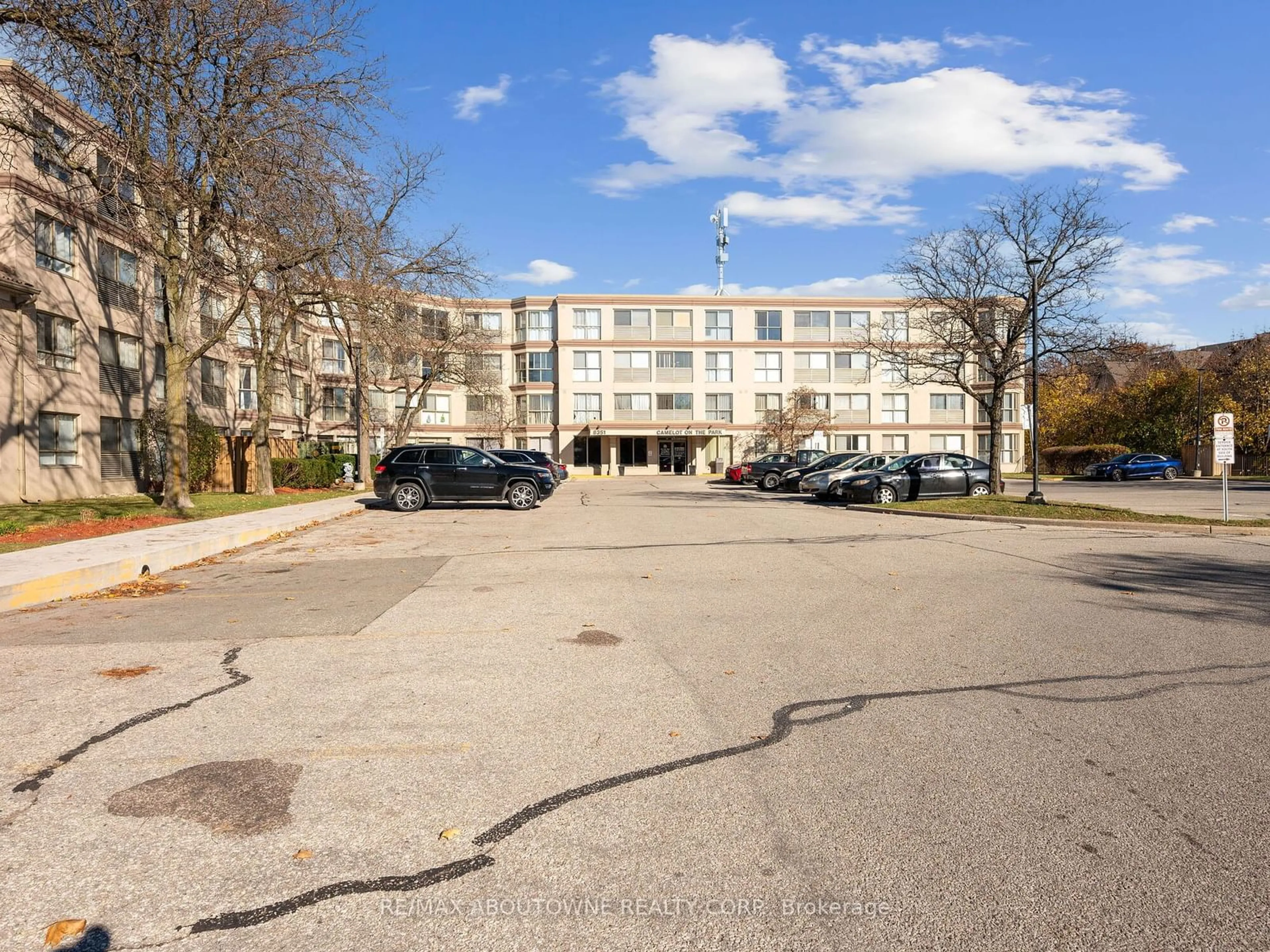 A pic from exterior of the house or condo, the front or back of building for 8351 Mclaughlin Rd #422, Brampton Ontario L6Y 4H8