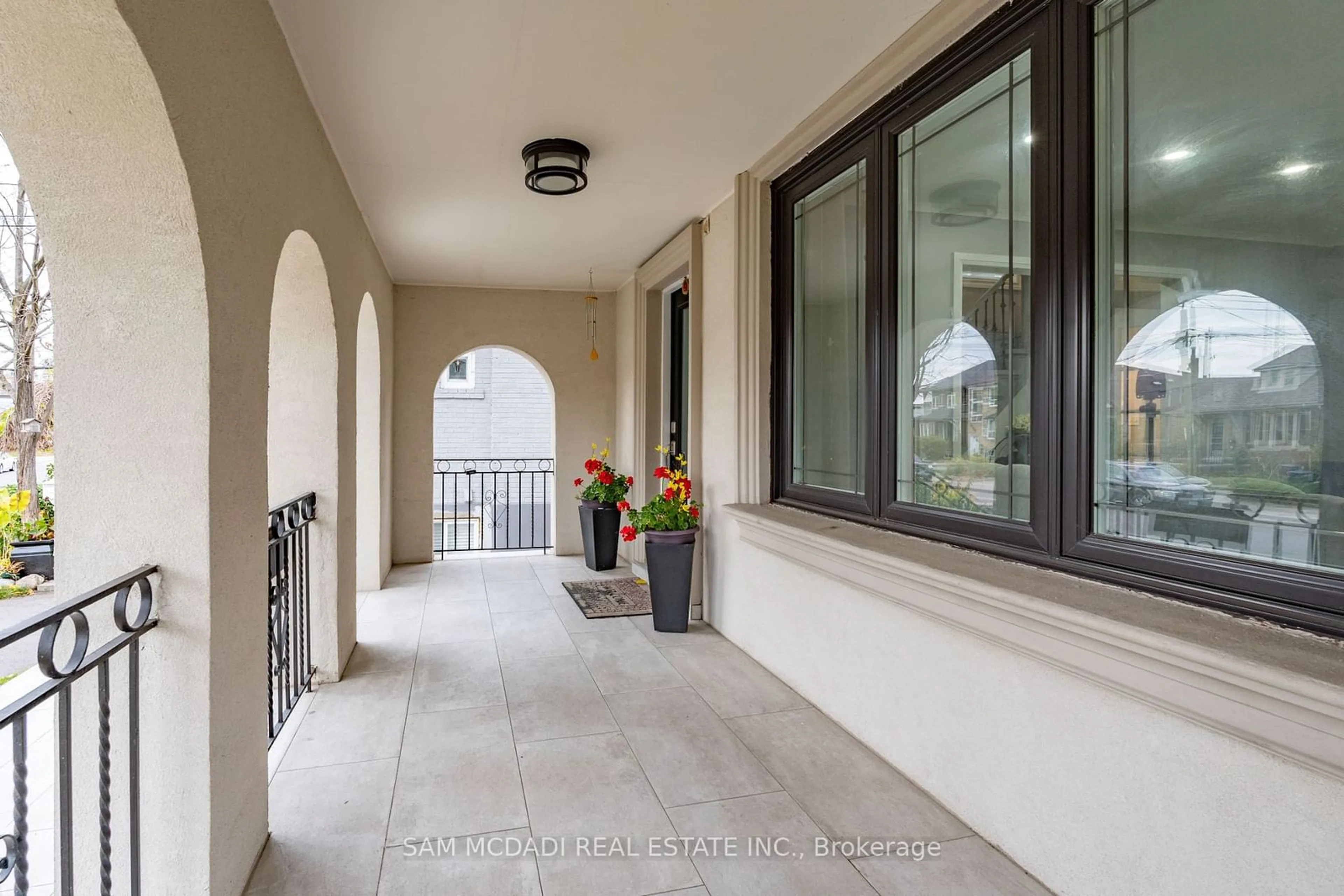 Indoor foyer, ceramic floors for 90A Bicknell Ave, Toronto Ontario M6M 4G7