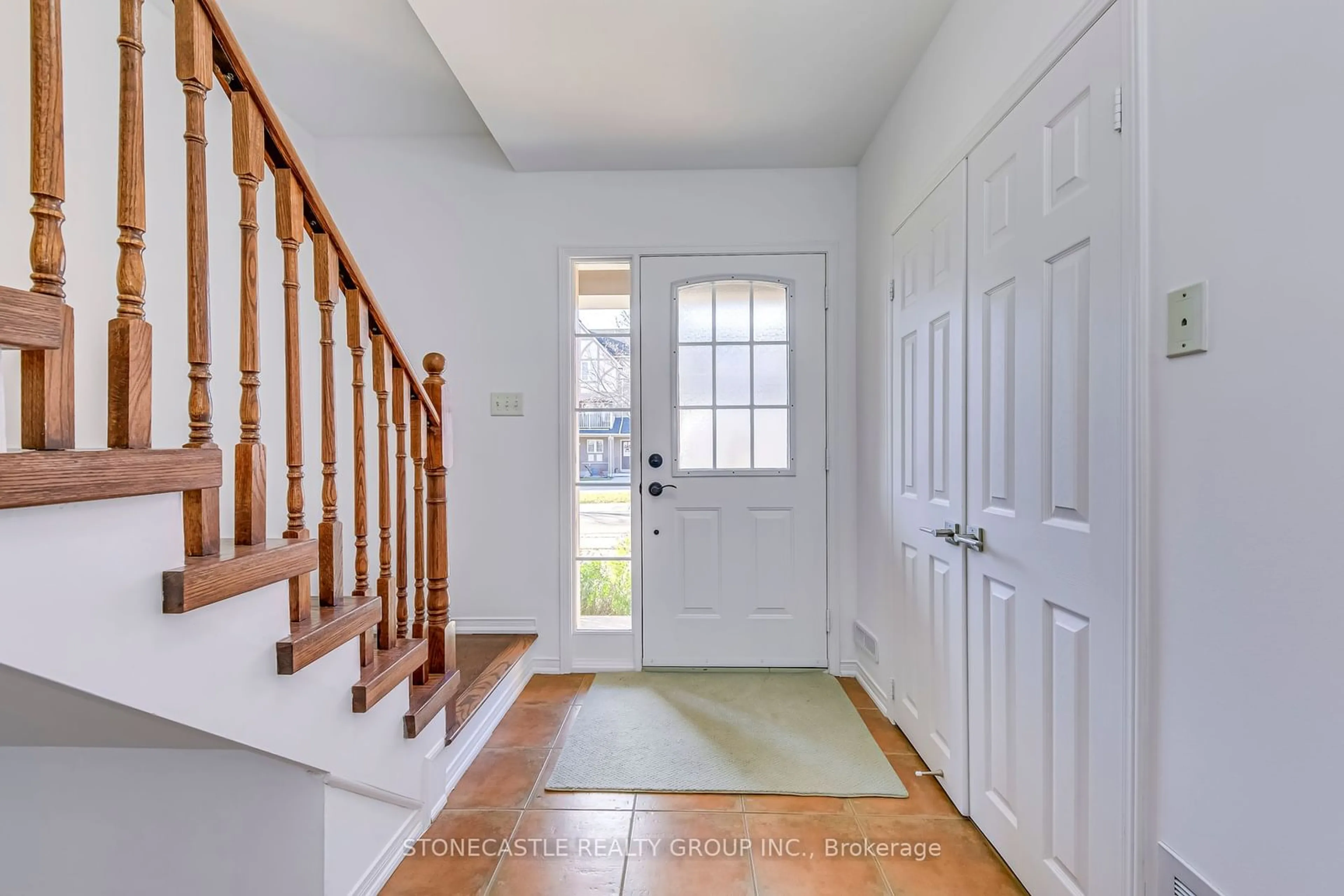 Indoor entryway, wood floors for 2341 Parkhaven Blvd #5, Oakville Ontario L6H 7S5