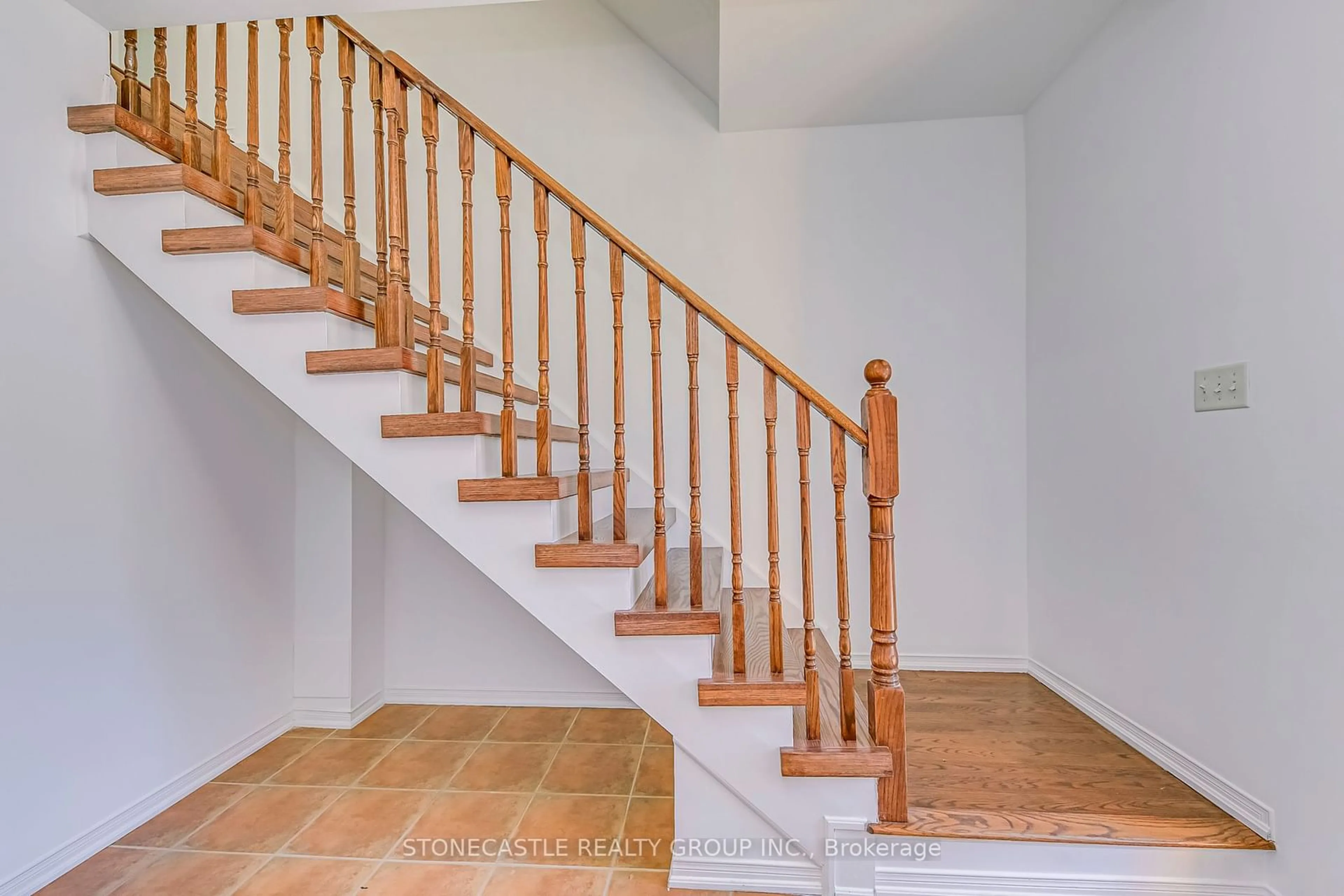 Stairs for 2341 Parkhaven Blvd #5, Oakville Ontario L6H 7S5