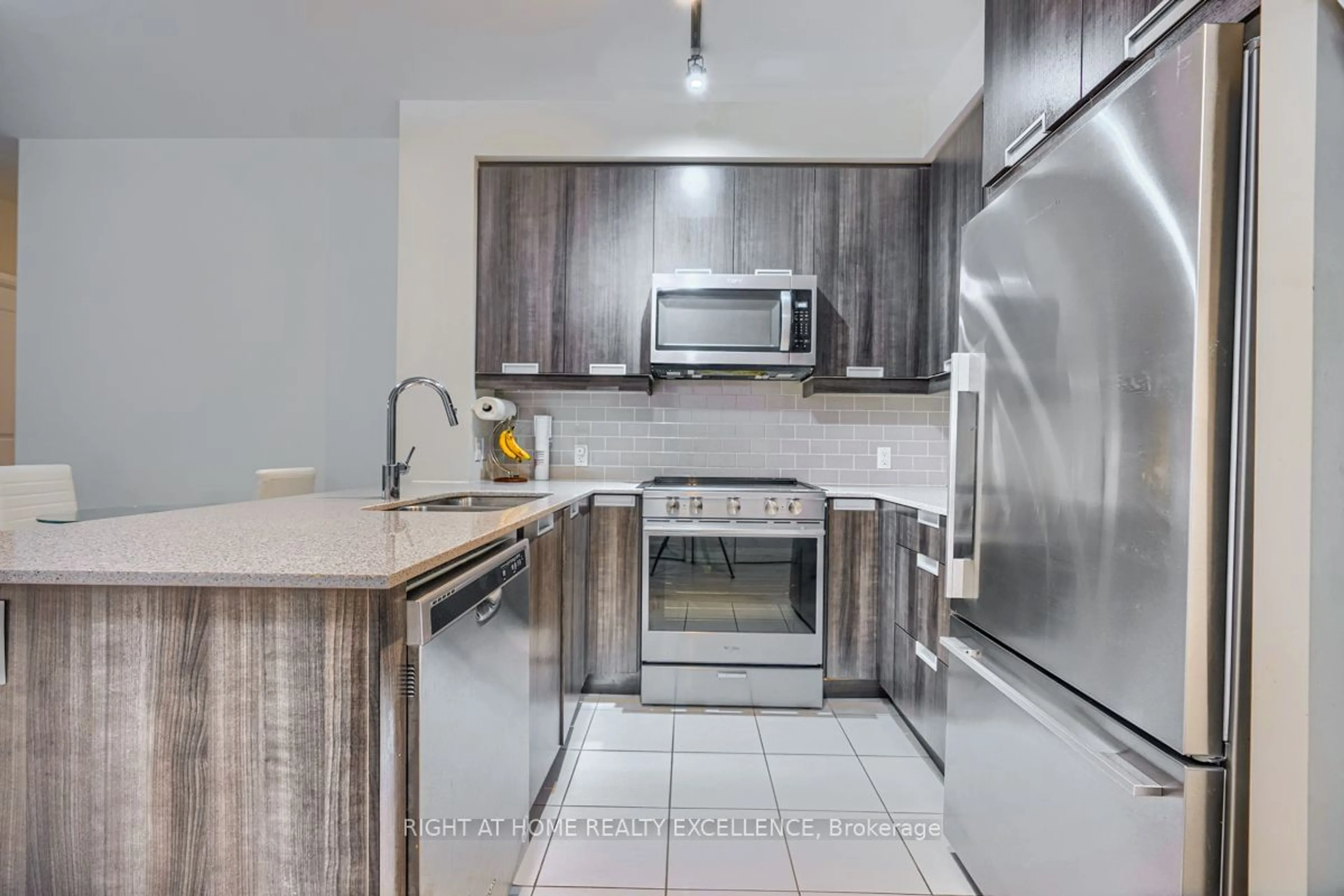 Standard kitchen, ceramic floors for 65 Watergarden Dr #201, Mississauga Ontario L5R 0G9