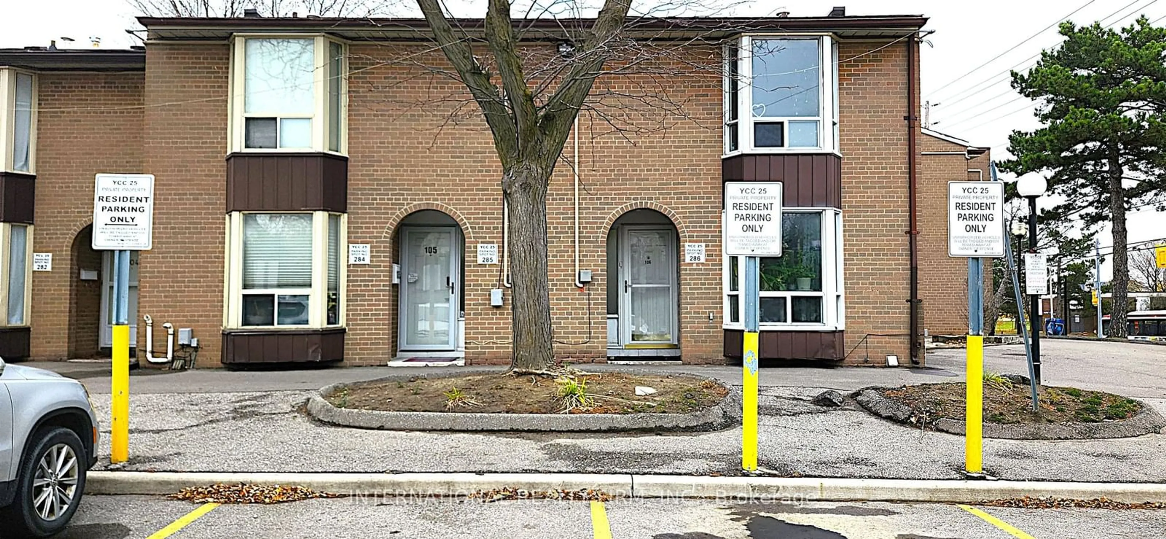 A pic from exterior of the house or condo, the front or back of building for 250 John Garland Blvd #106, Toronto Ontario M9V 1N8