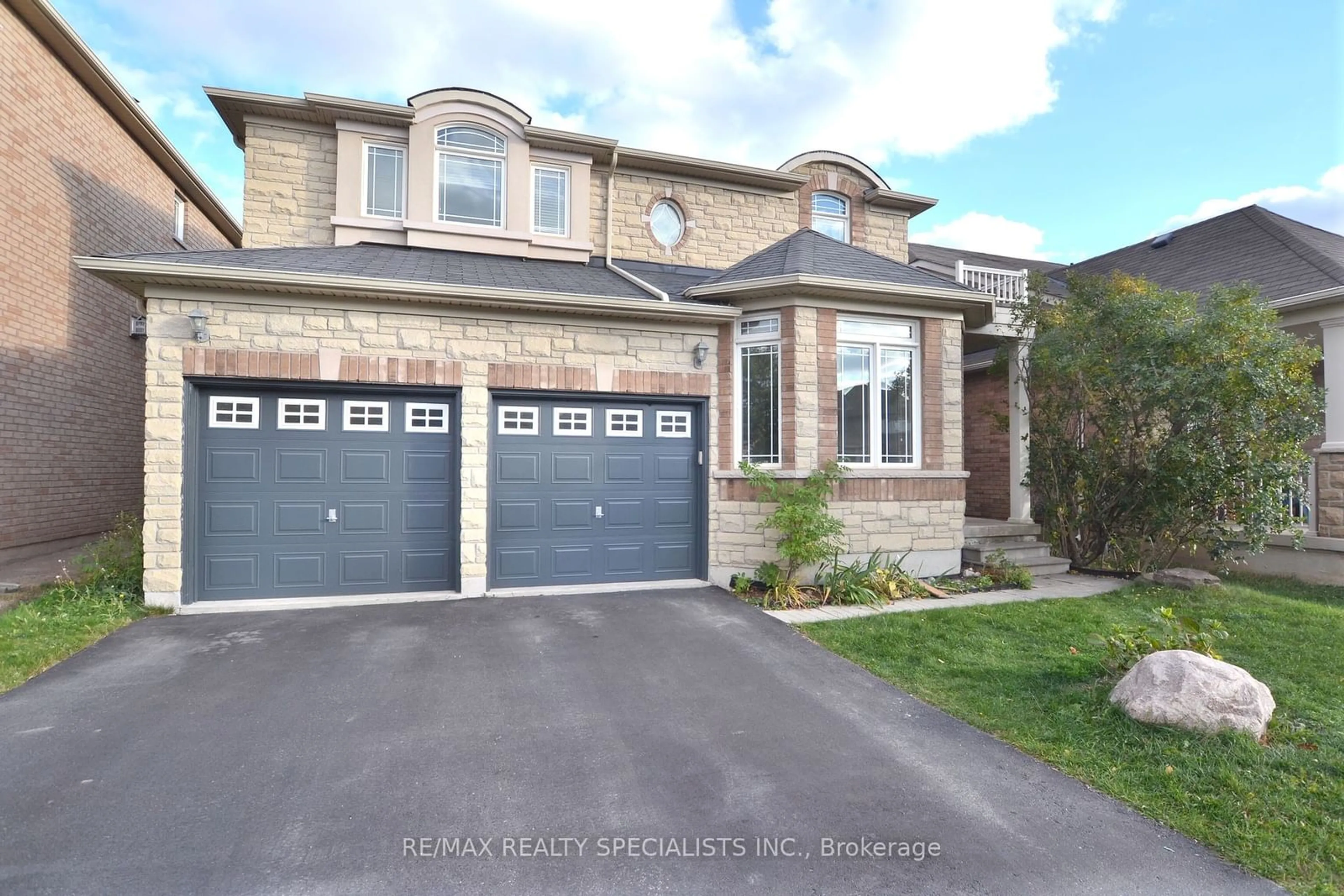 Frontside or backside of a home, the street view for 220 Mclaughlin Ave, Milton Ontario L9T 7P2