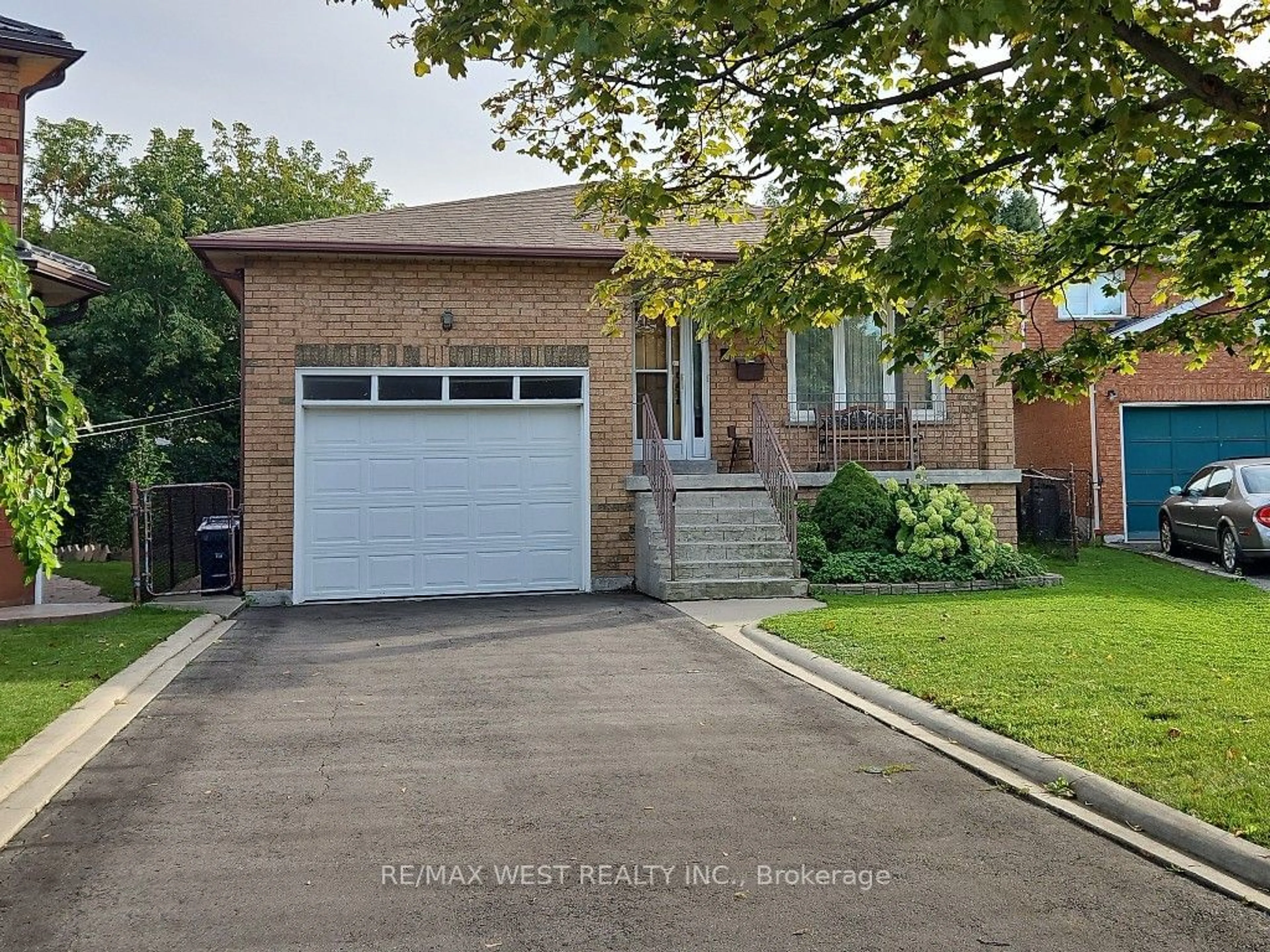 Frontside or backside of a home, cottage for 18 Goa Crt, Toronto Ontario M8W 4Y2