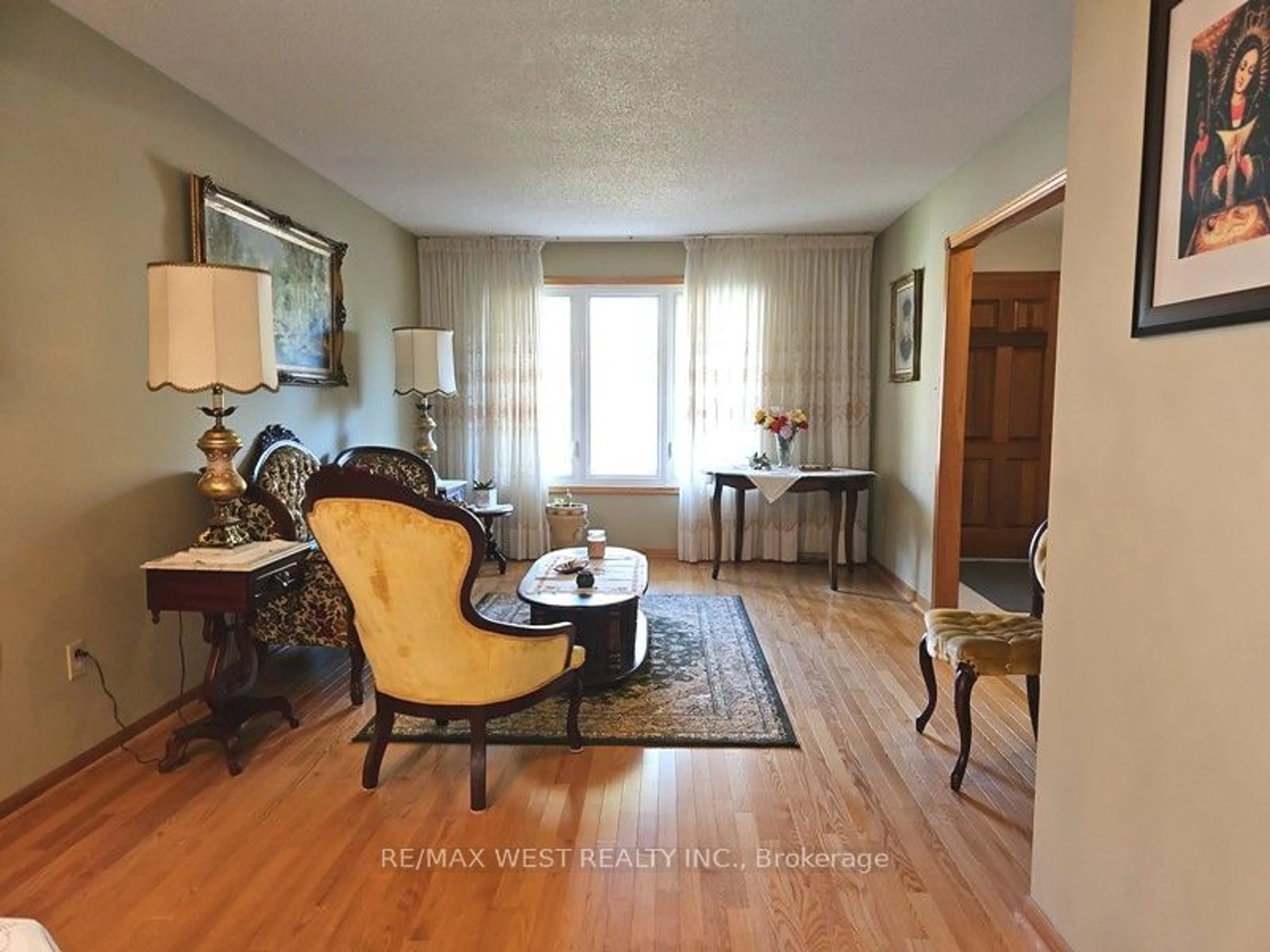 Living room, wood floors for 18 Goa Crt, Toronto Ontario M8W 4Y2