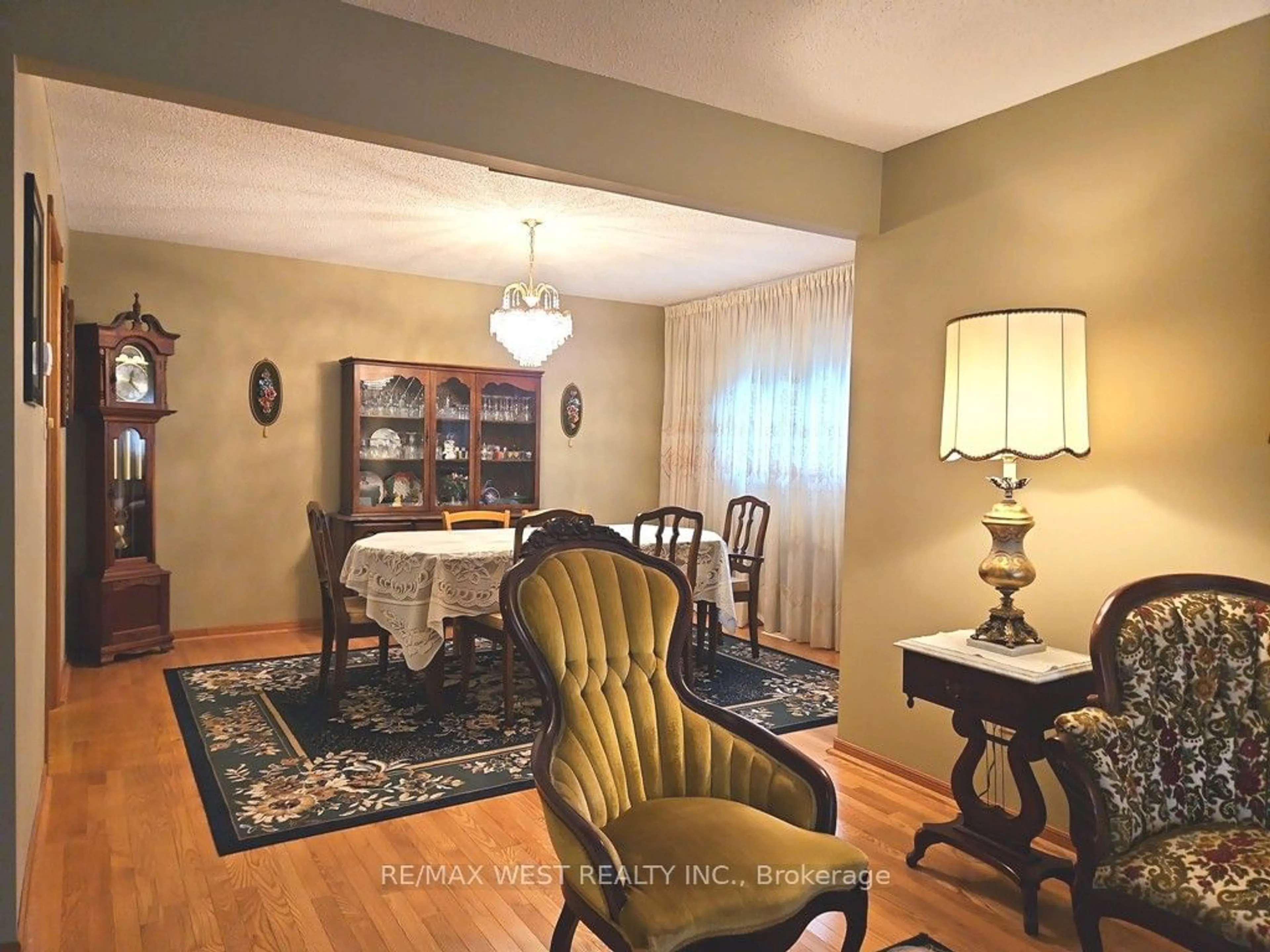 Dining room, wood floors, cottage for 18 Goa Crt, Toronto Ontario M8W 4Y2