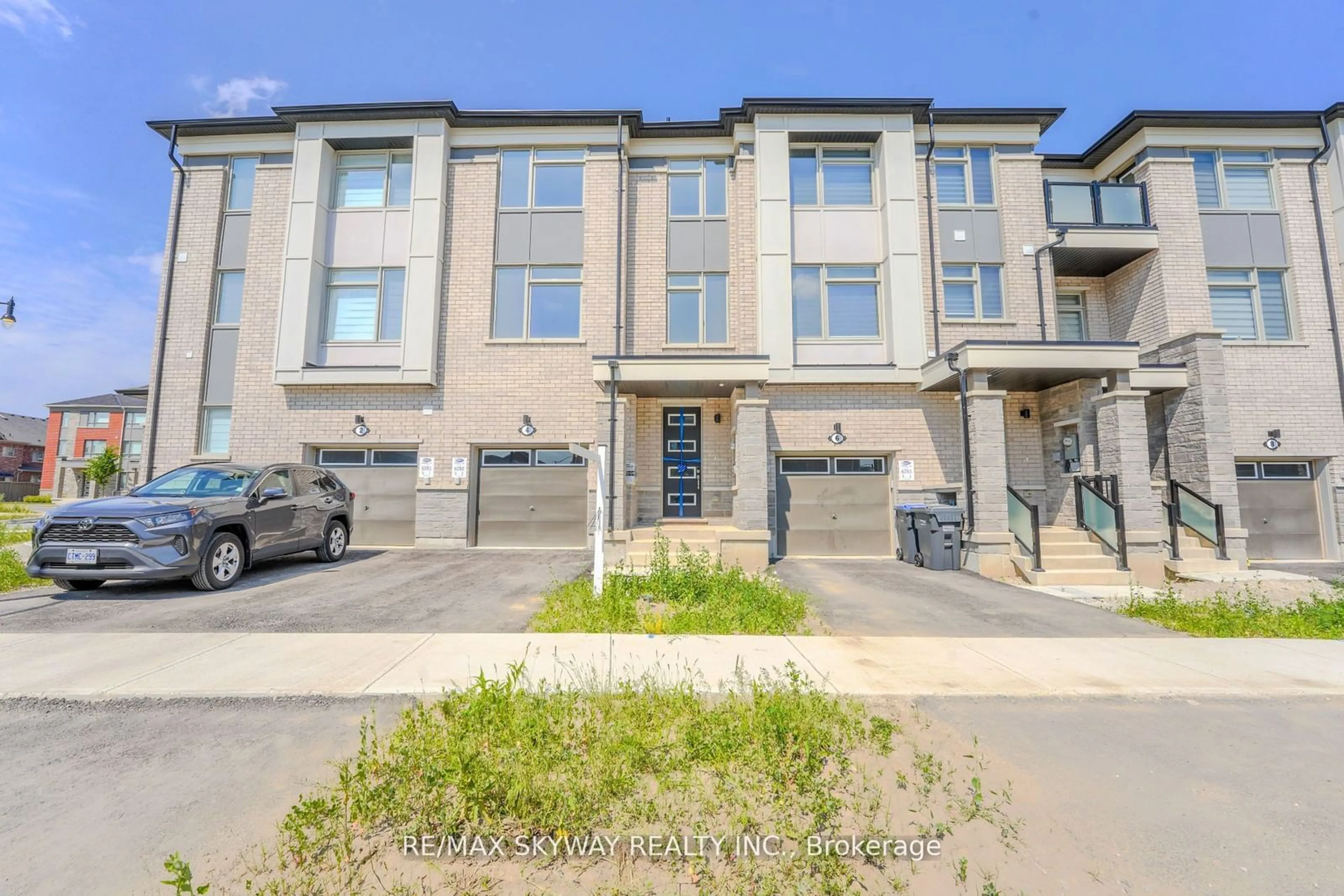 A pic from exterior of the house or condo, the street view for 4 Plume St, Brampton Ontario L7A 5K4