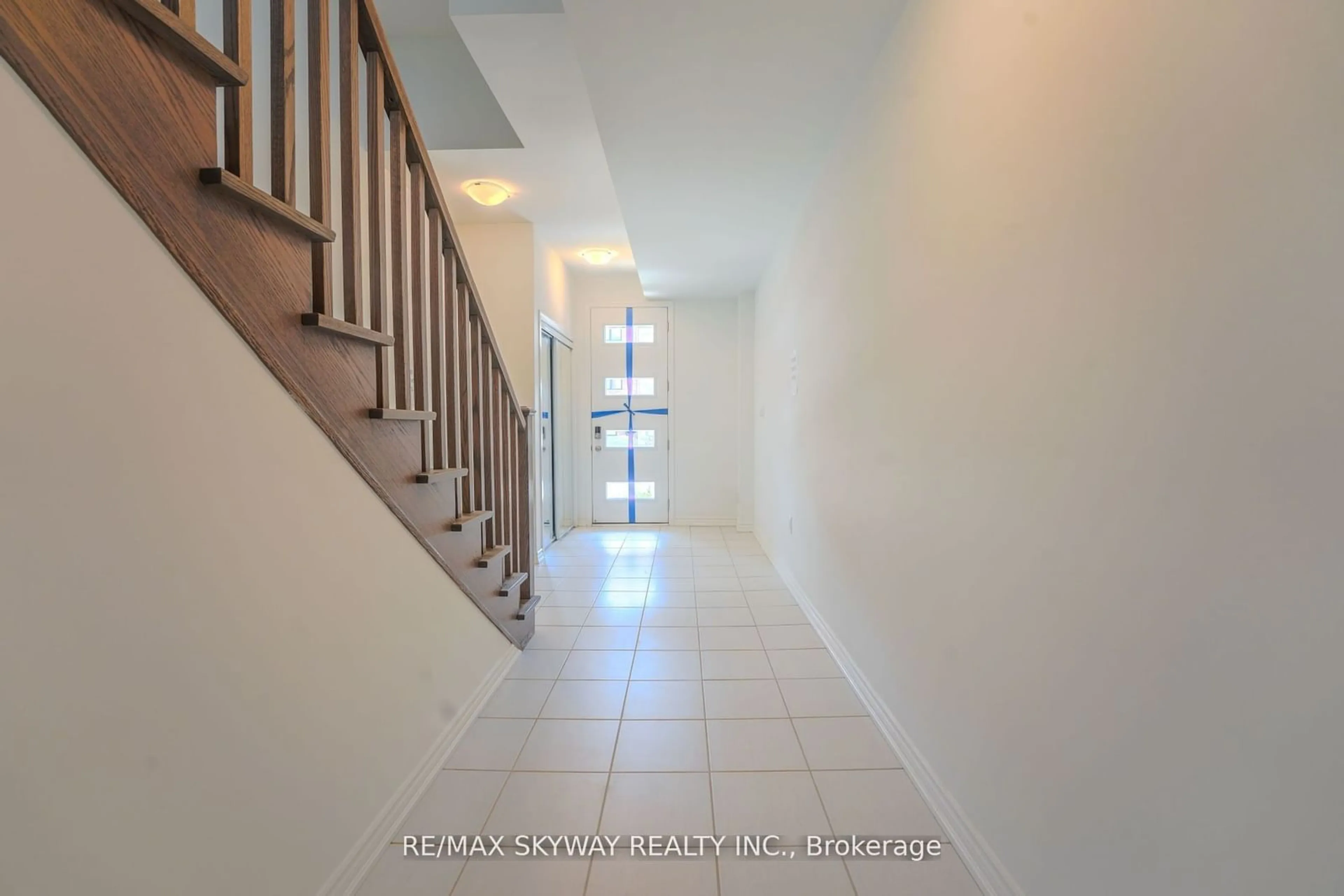 Indoor foyer, cement floor for 4 Plume St, Brampton Ontario L7A 5K4