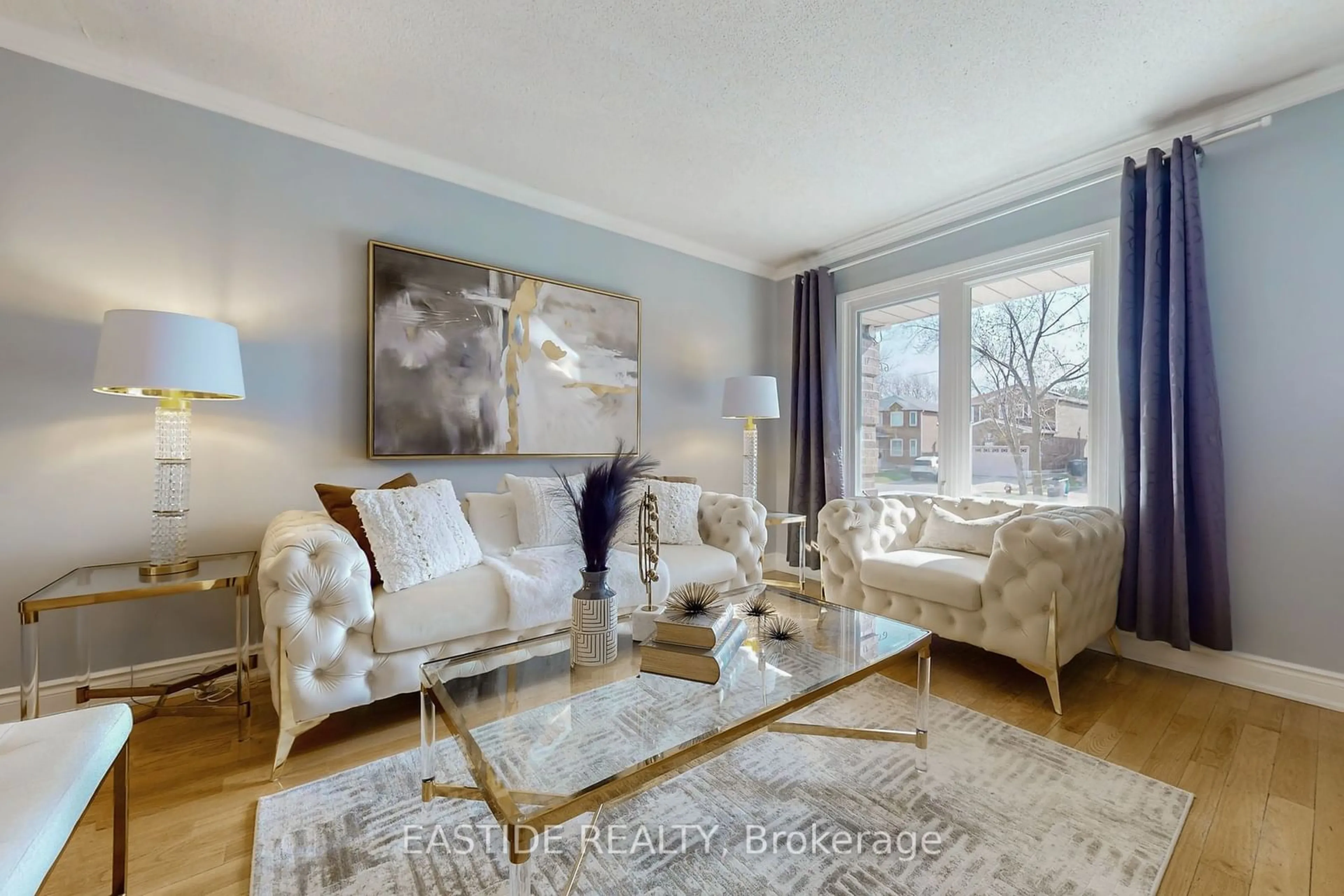 Living room, wood floors for 3517 Copernicus Dr, Mississauga Ontario L5B 3K6