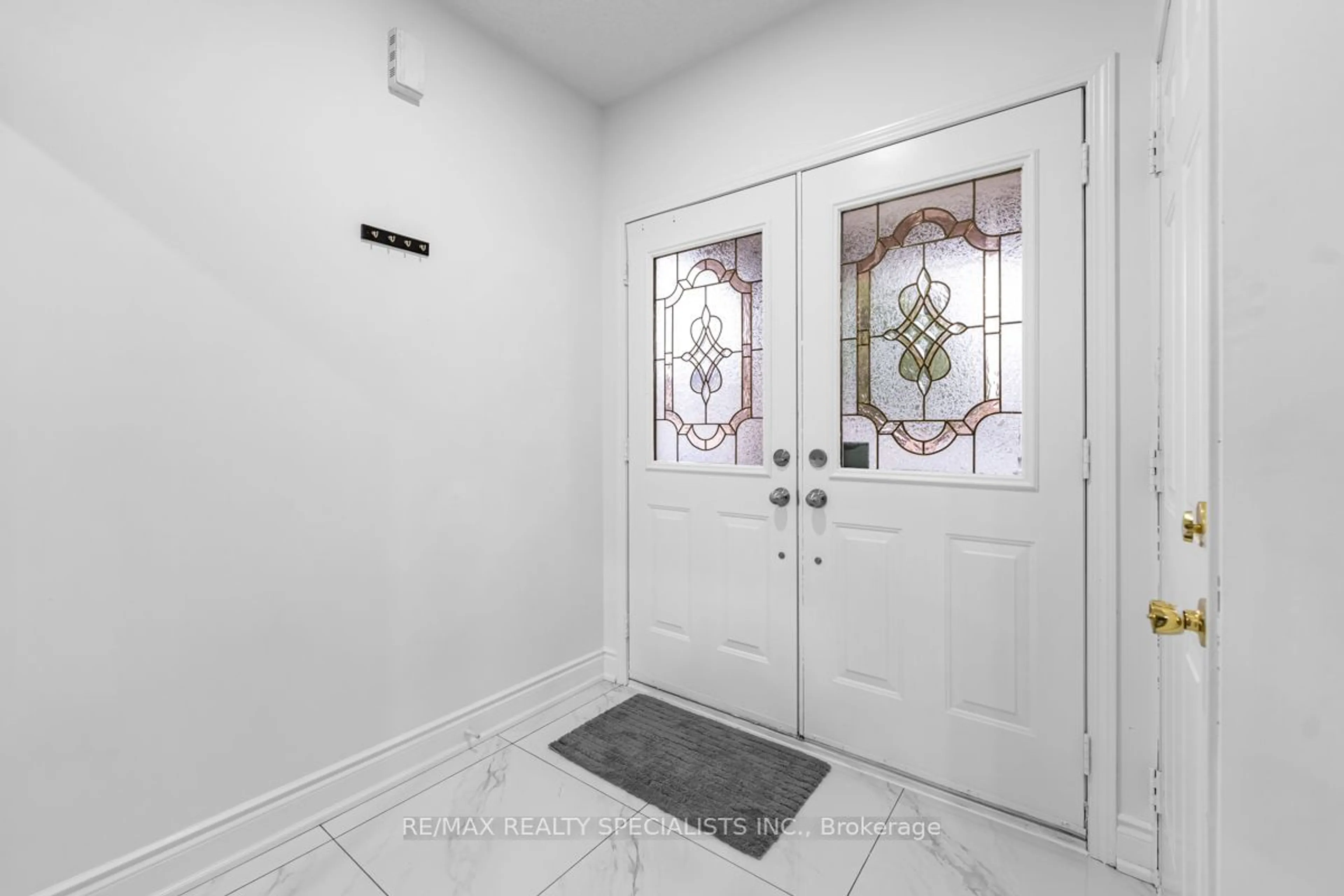 Indoor entryway, wood floors for 63 Weather Vane Lane, Brampton Ontario L6X 4R4