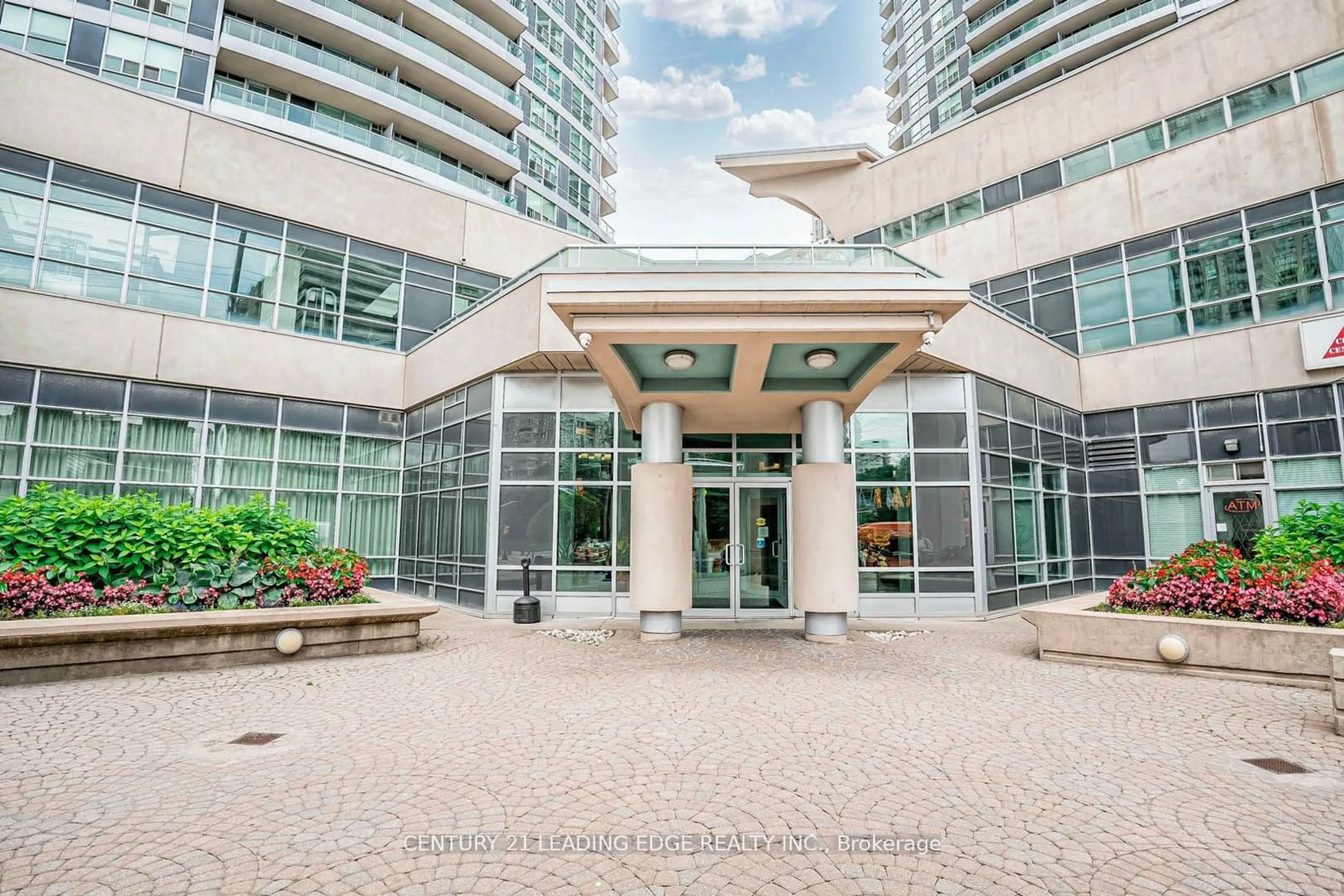 A pic from exterior of the house or condo, the front or back of building for 33 Elm Dr #310, Mississauga Ontario L5B 4M2