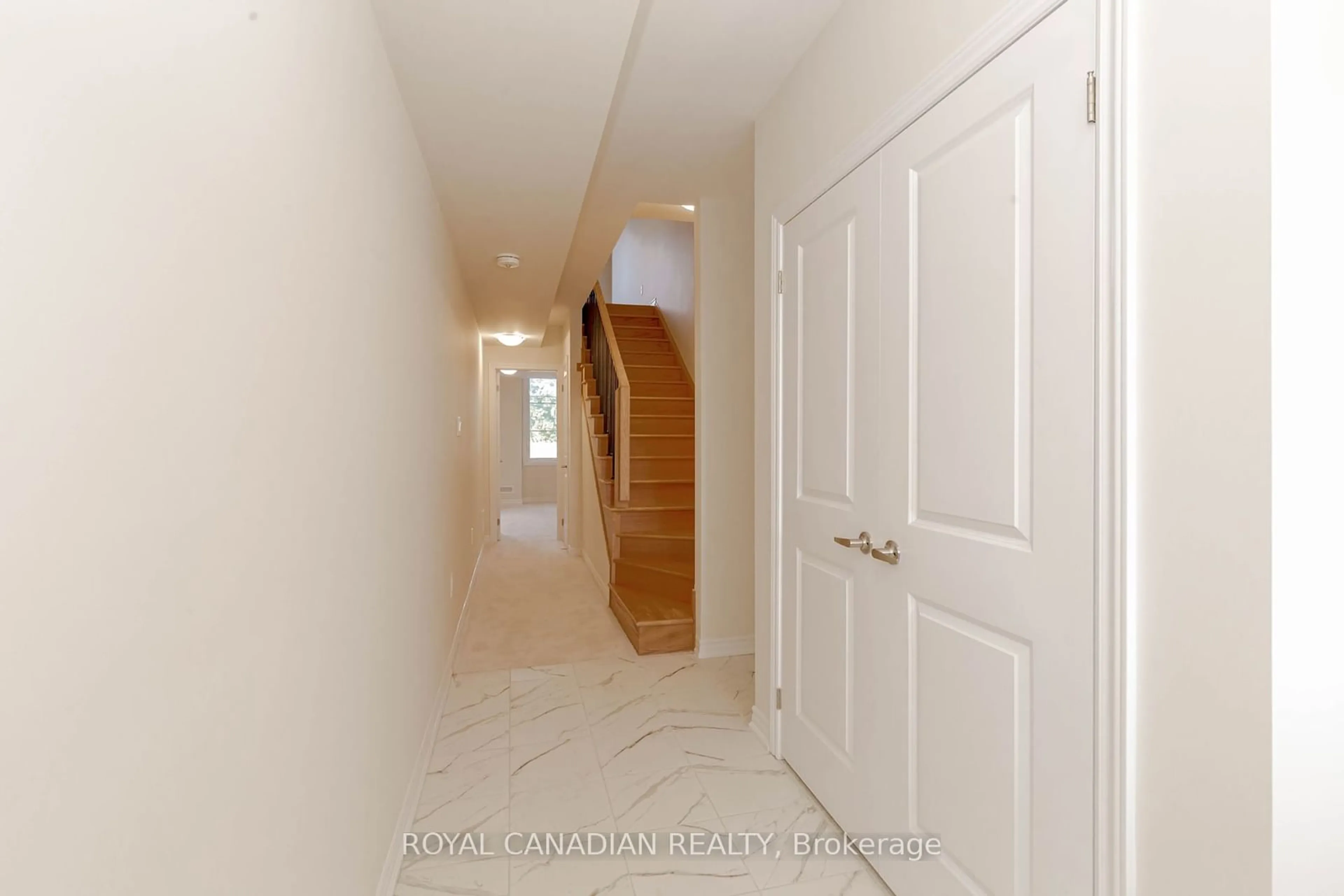 Indoor entryway, wood floors for 1453 National Common, Burlington Ontario L7P 0V7