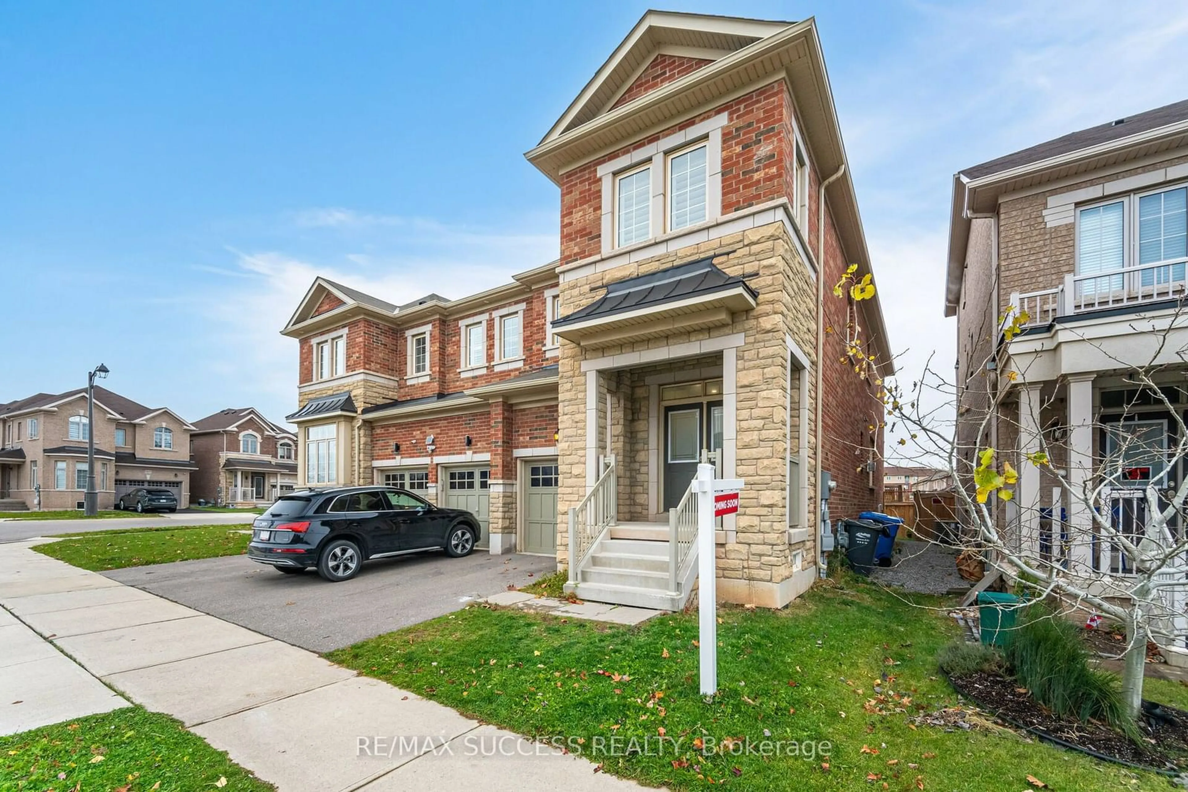 A pic from exterior of the house or condo, the street view for 3067 Max Khan Blvd, Oakville Ontario L6H 7H5