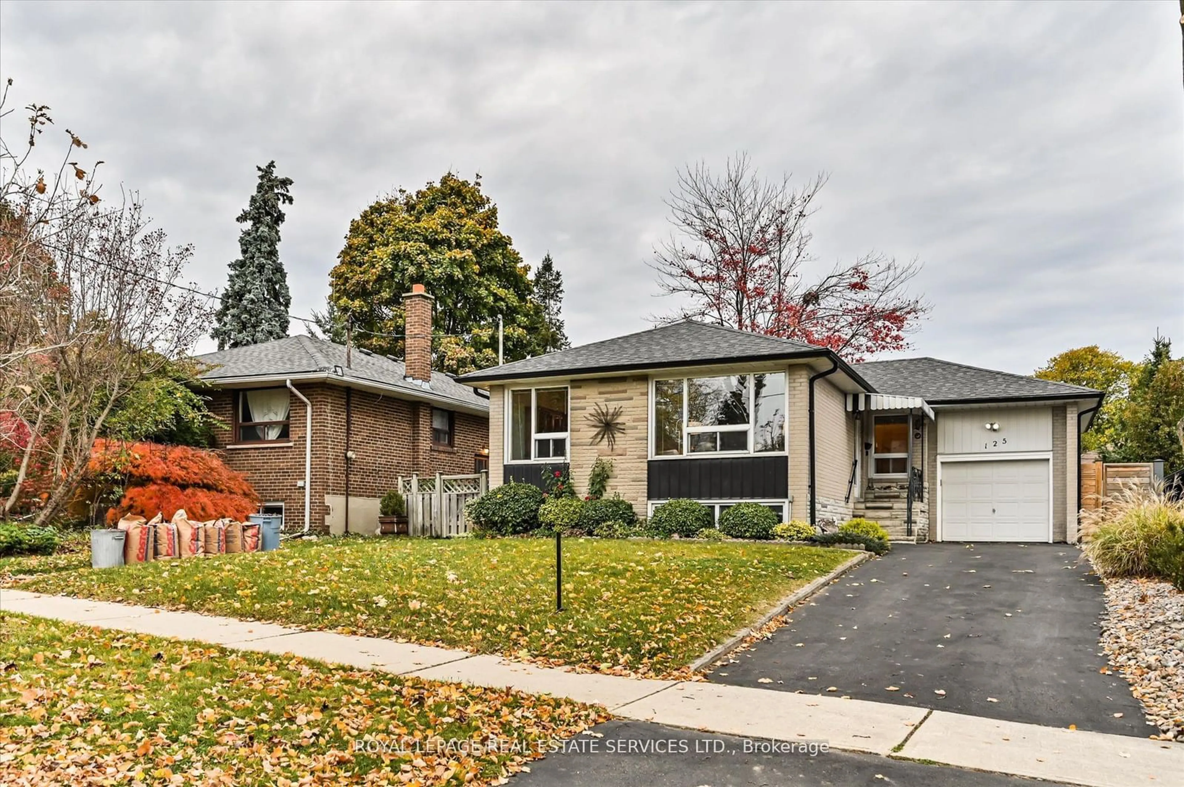 Frontside or backside of a home, the street view for 125 Renault Cres, Toronto Ontario M9P 1J8