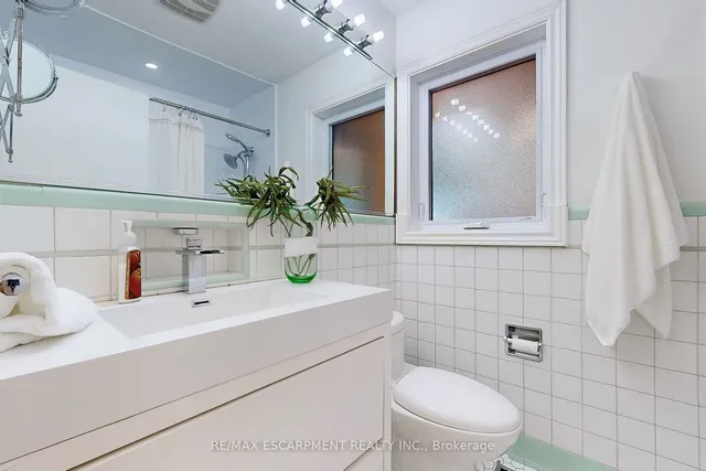 Additional property image - 697 George St