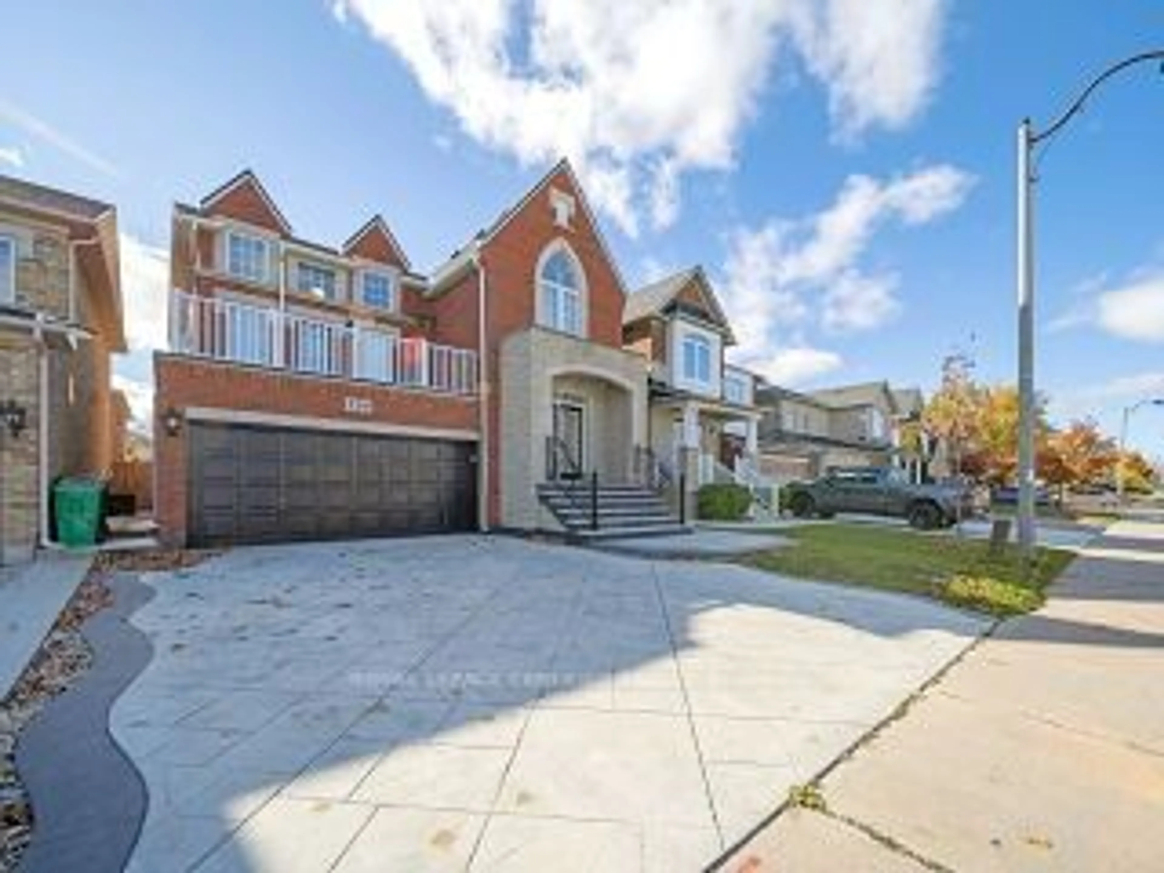 Frontside or backside of a home, the street view for 130 Edenbrook Hill Dr, Brampton Ontario L7A 2R3