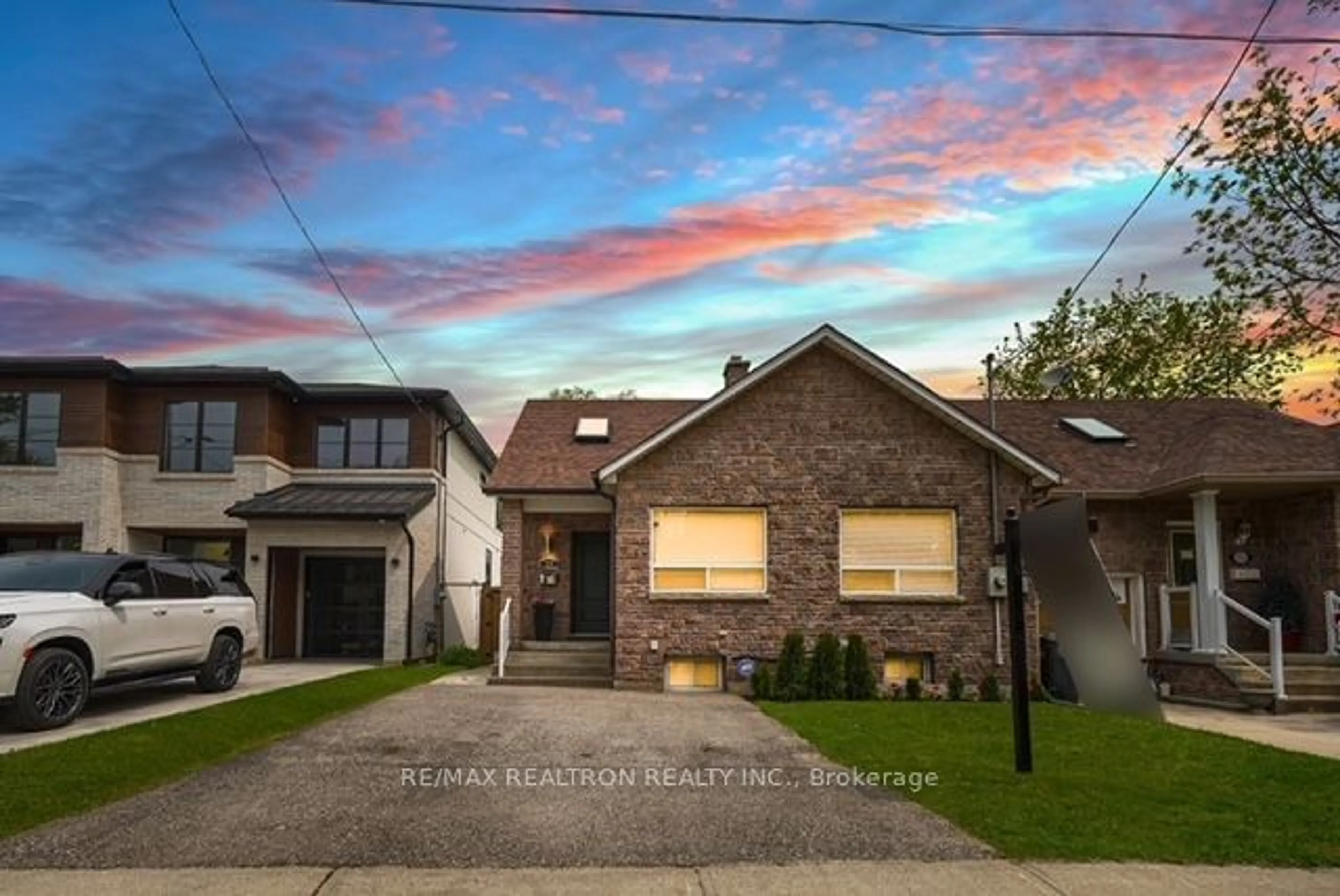 Frontside or backside of a home, the street view for 13 Broadview Ave, Mississauga Ontario L5H 2S8