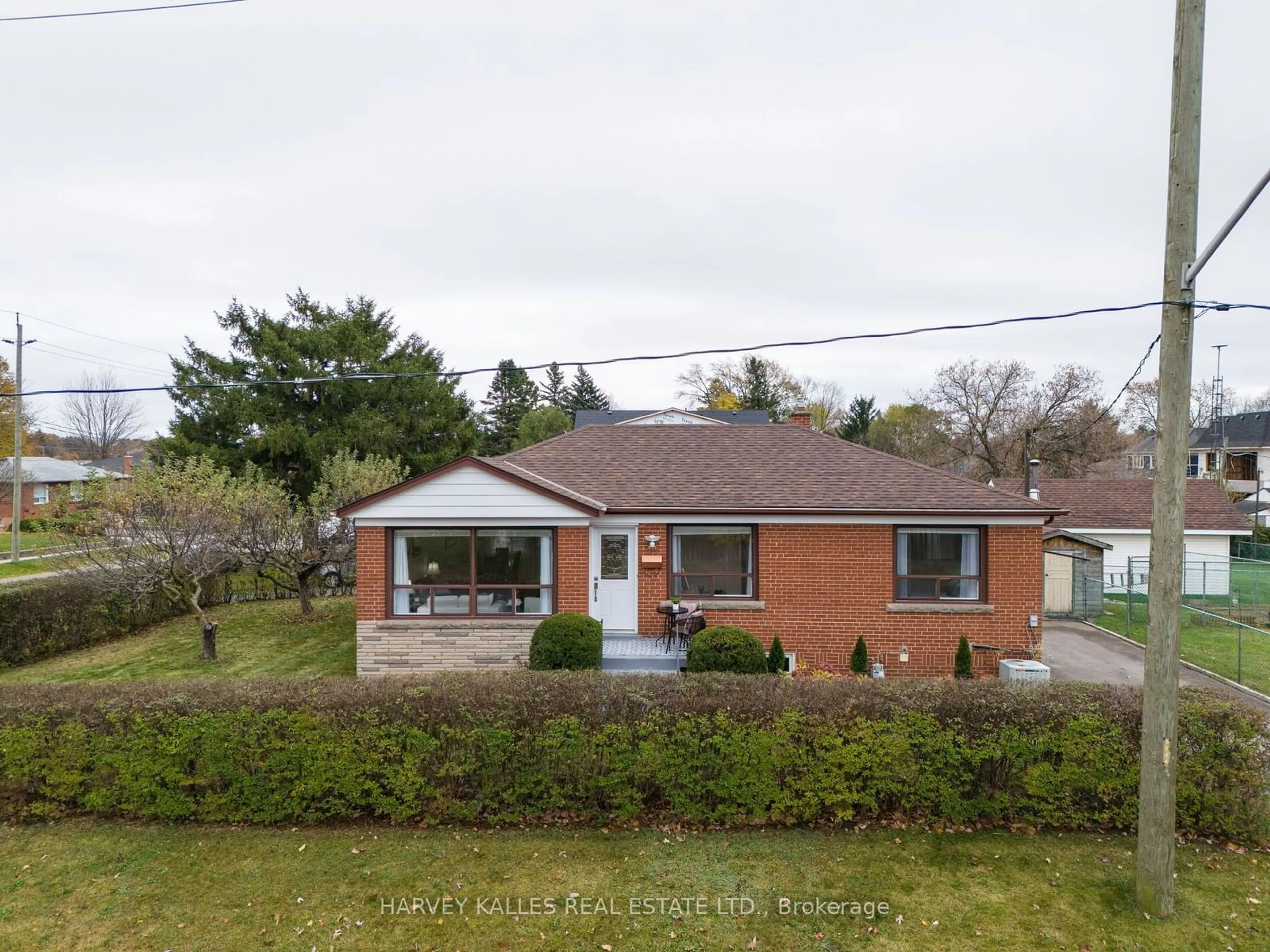 Frontside or backside of a home, cottage for 426 Brookside Dr, Oakville Ontario L6K 1R1