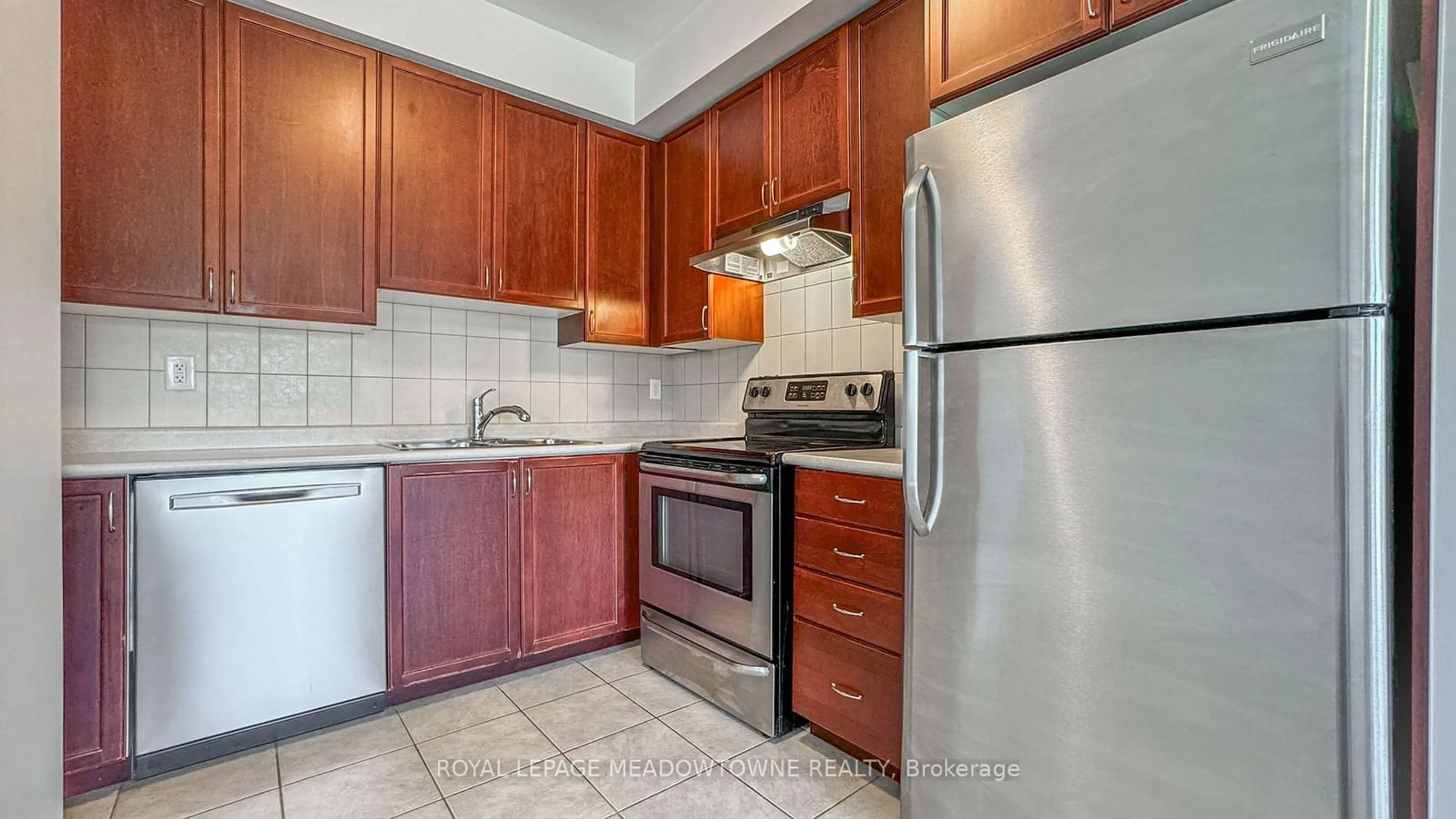 Standard kitchen, wood floors for 5705 Long Valley Rd #309, Mississauga Ontario L5M 0M3