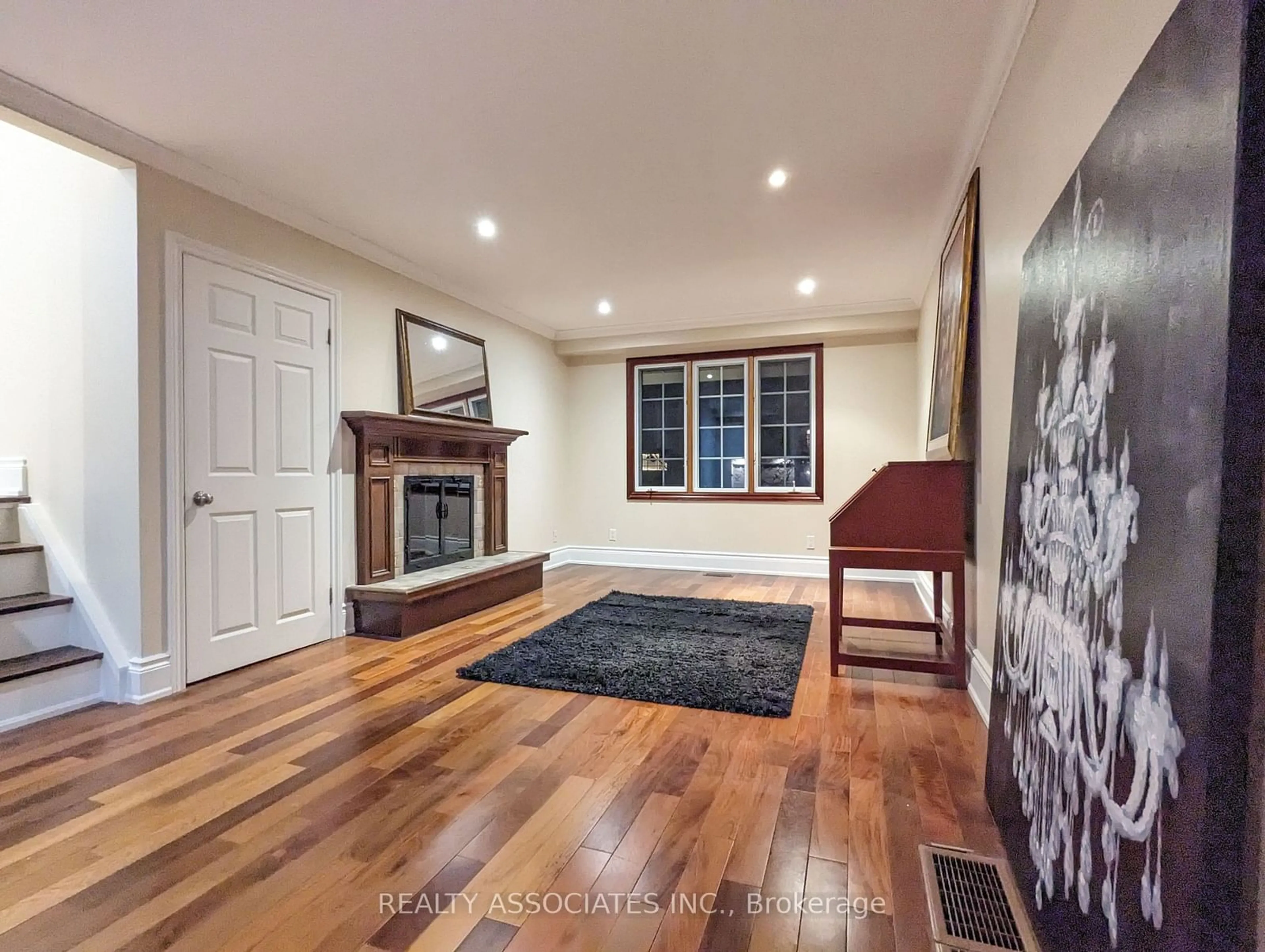 Indoor entryway for 1654 Stonehaven Dr, Mississauga Ontario L5J 1E7