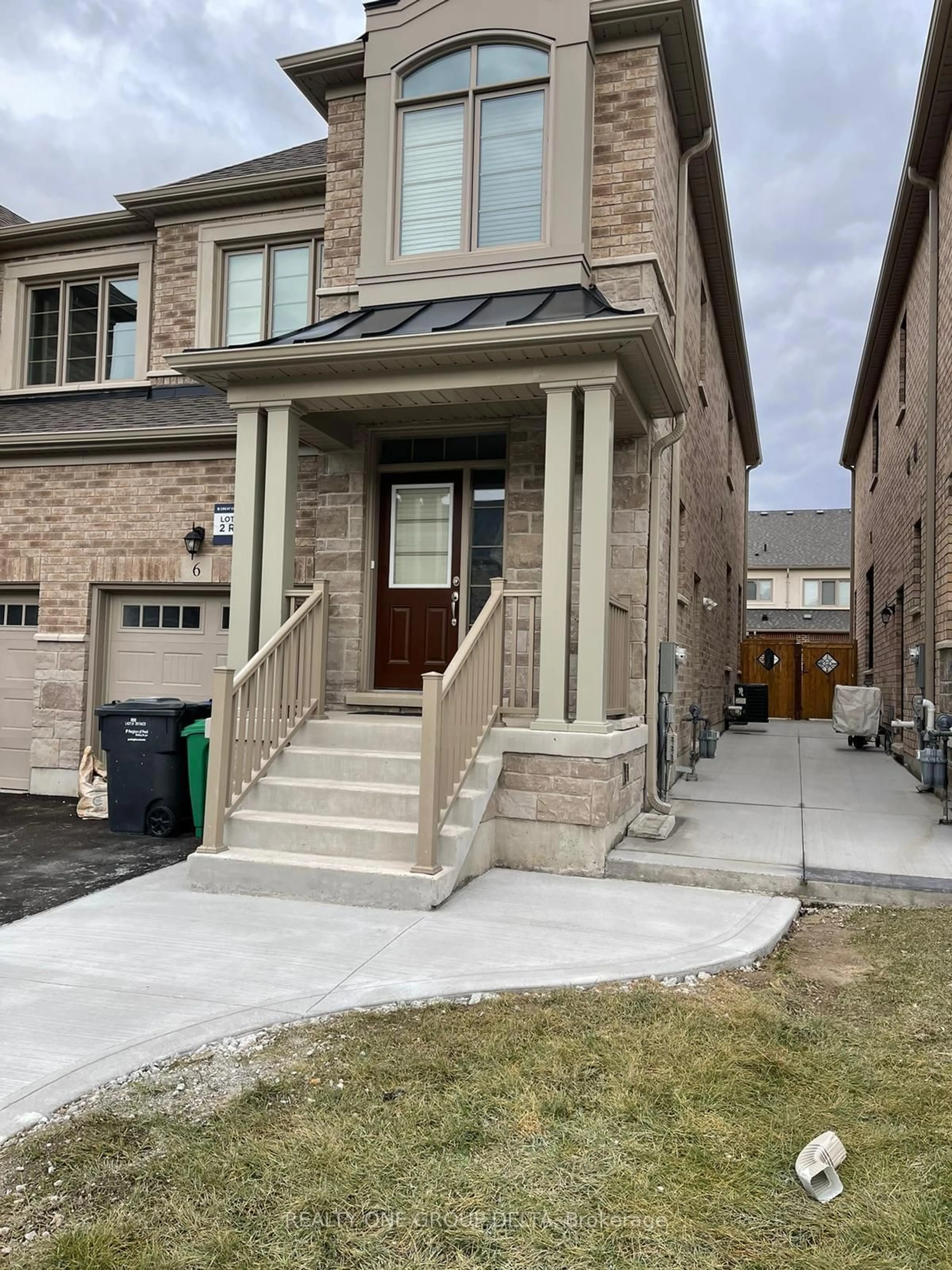 Home with brick exterior material for 6 Quinton Rdge, Brampton Ontario L6Y 0E3