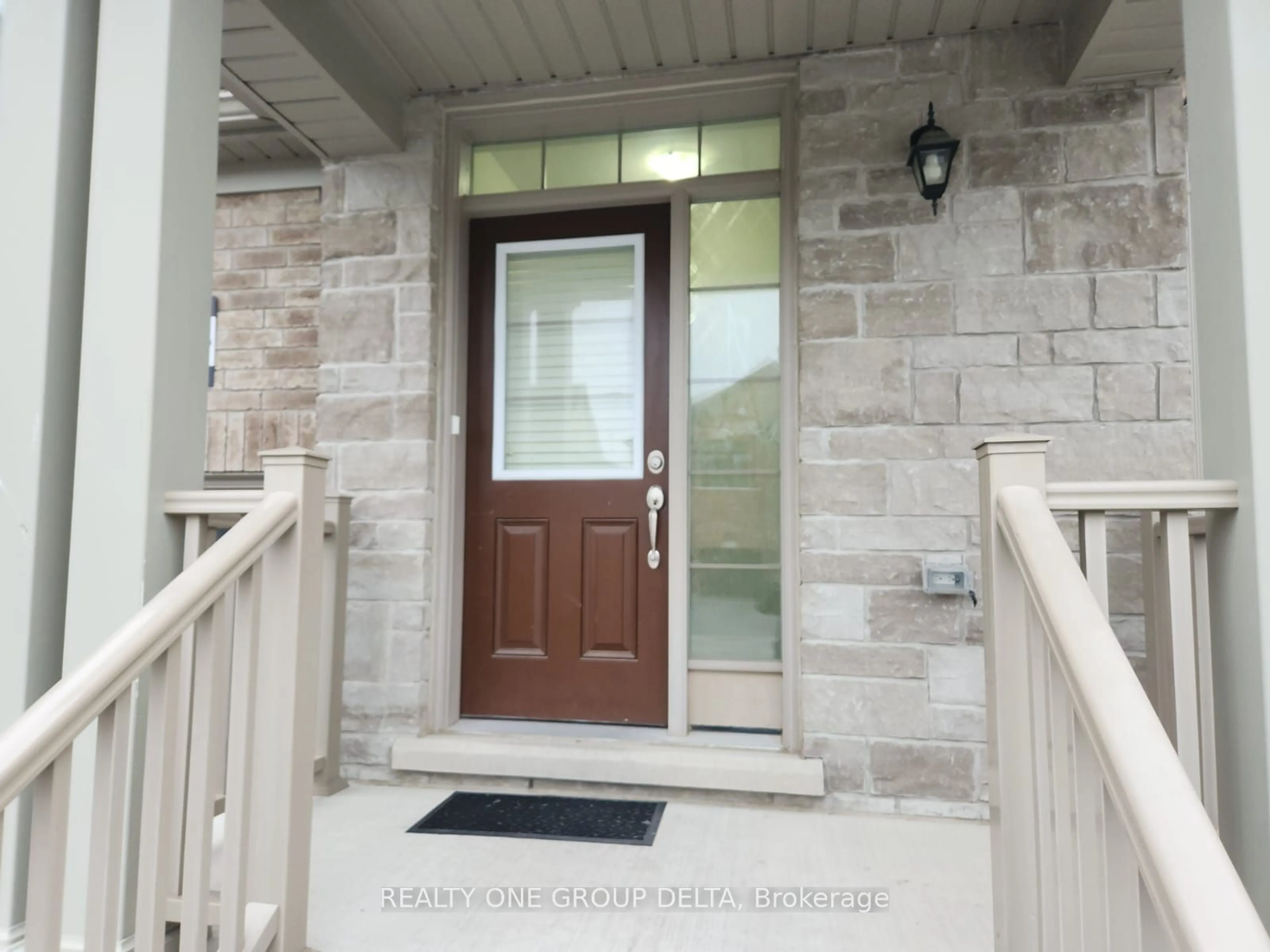 Indoor entryway, wood floors for 6 Quinton Rdge, Brampton Ontario L6Y 0E3