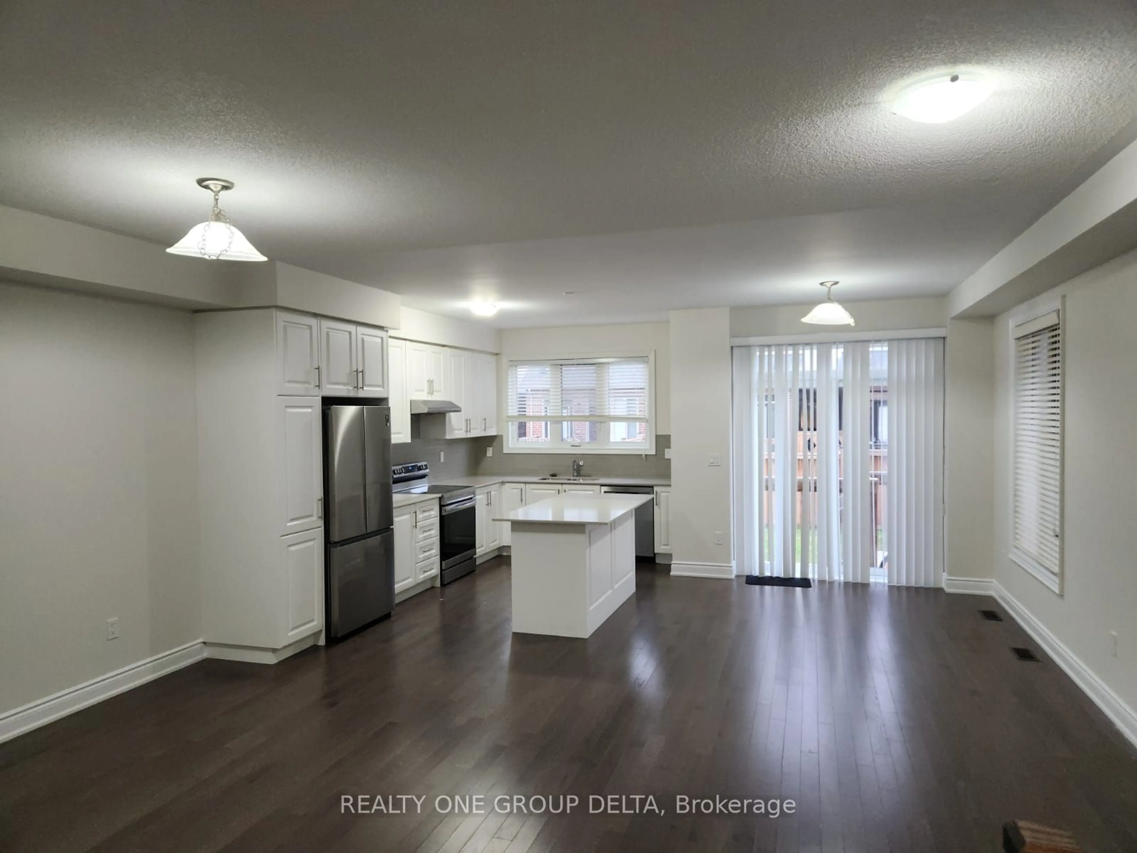 Open concept kitchen for 6 Quinton Rdge, Brampton Ontario L6Y 0E3