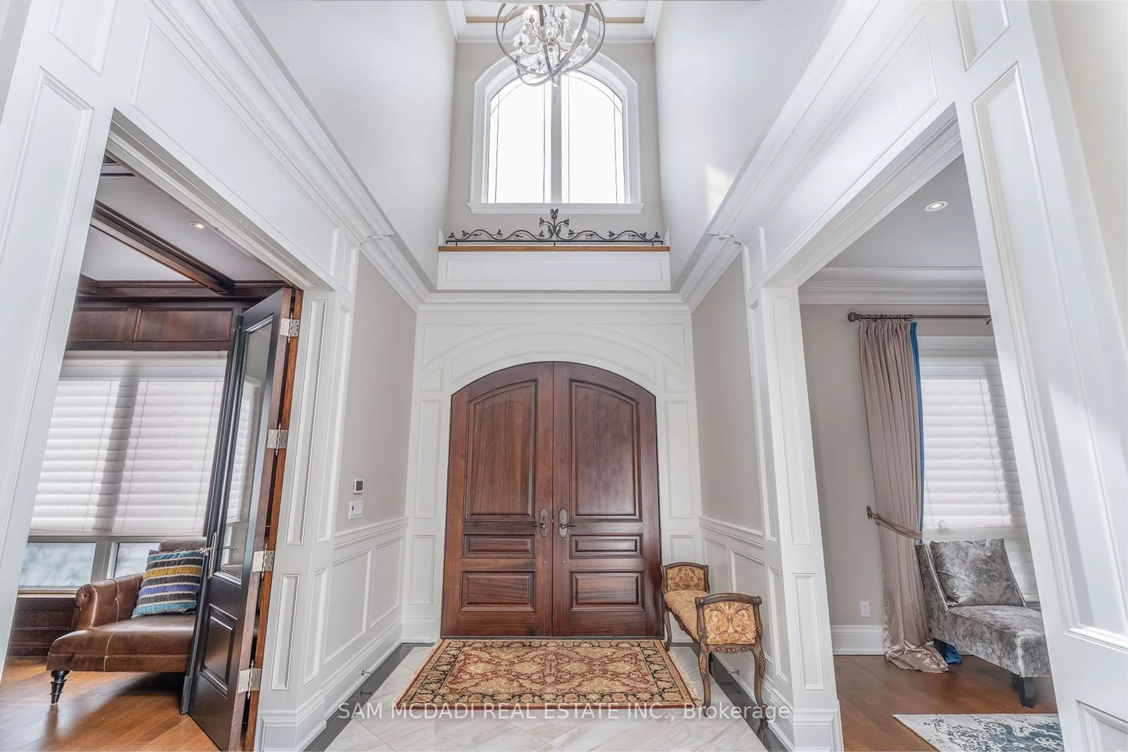 Indoor foyer, wood floors for 1689 Carolyn Rd, Mississauga Ontario L5M 2C9