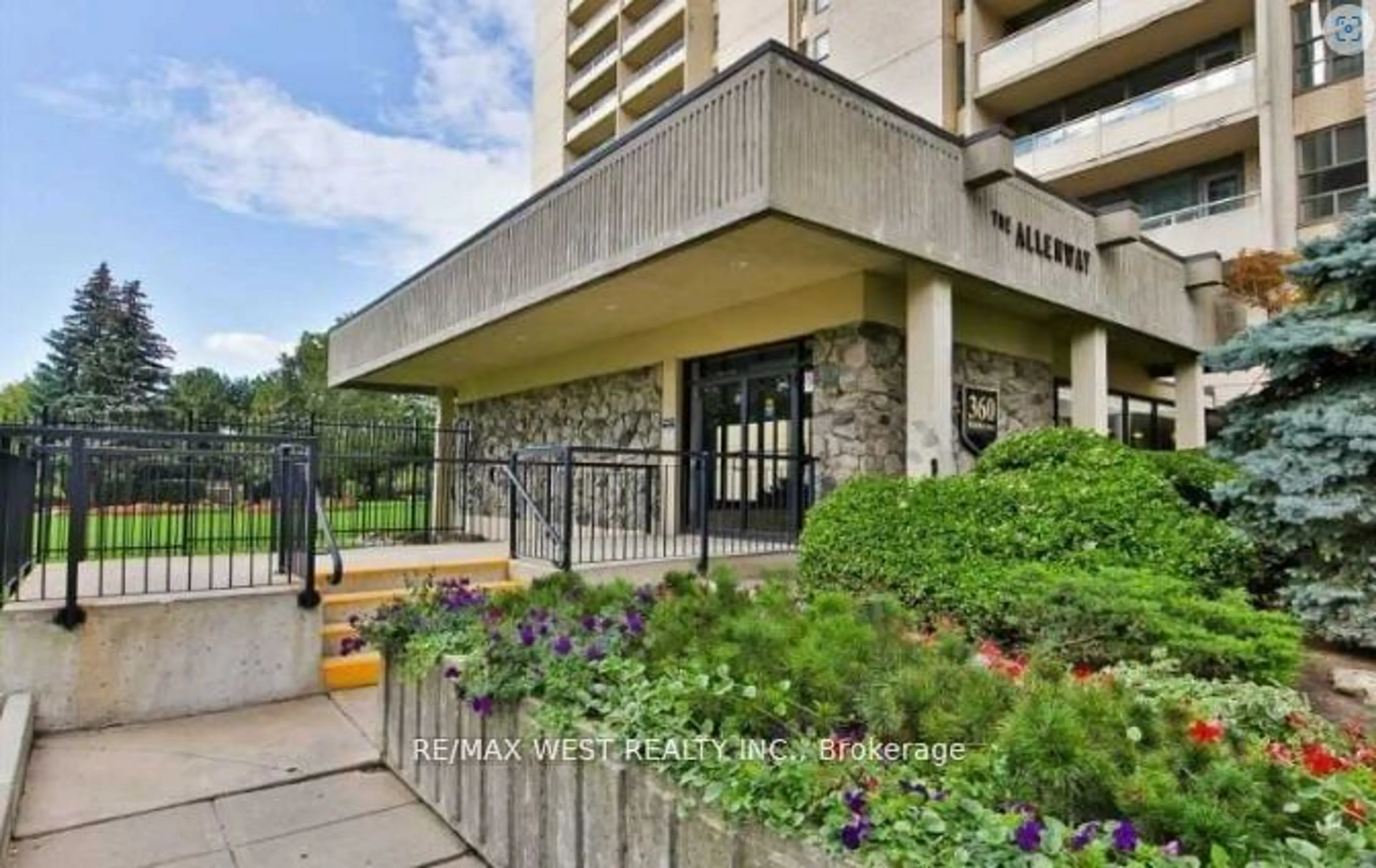 A pic from exterior of the house or condo, the front or back of building for 360 Ridelle Ave #911, Toronto Ontario M6B 1K1