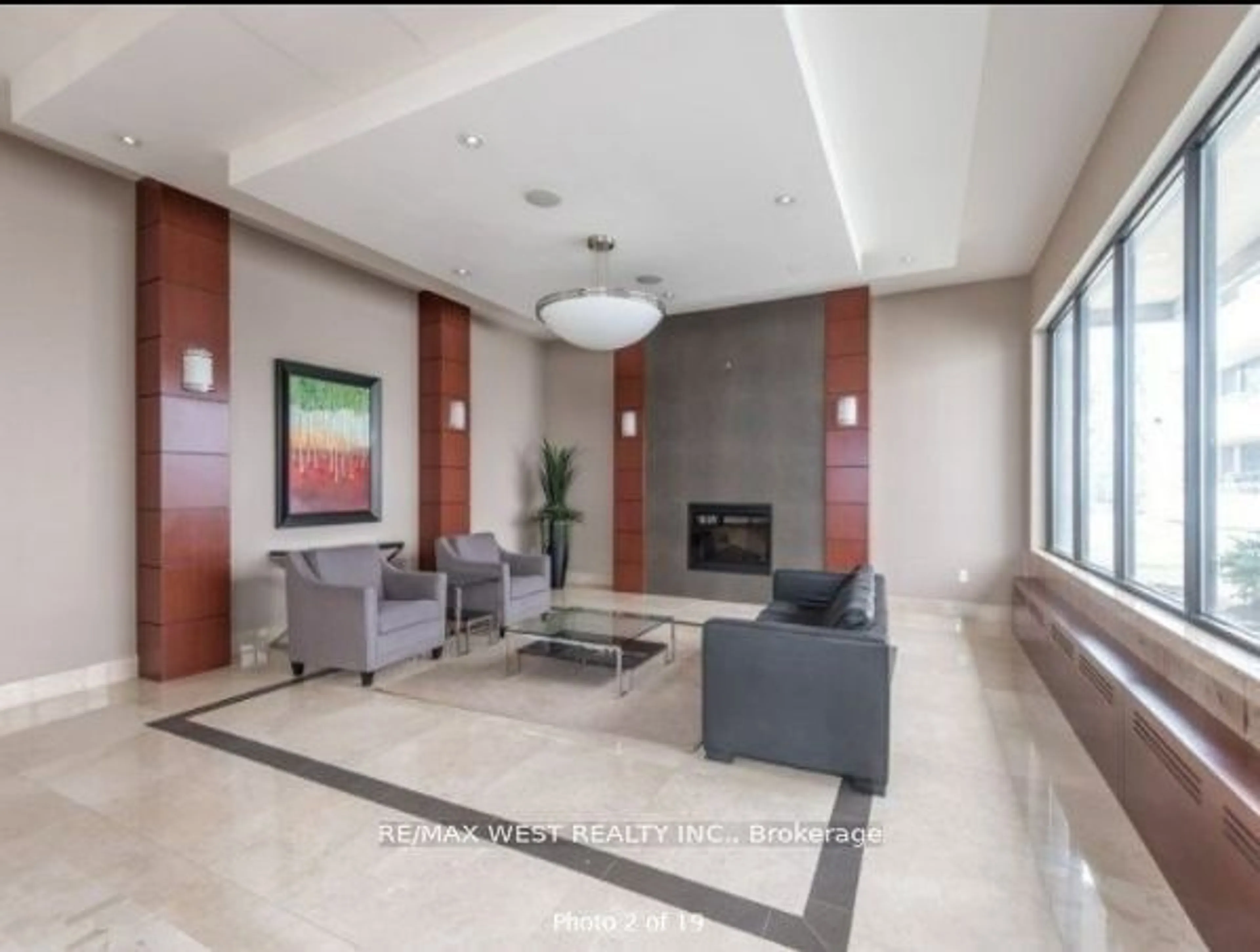 Indoor lobby for 360 Ridelle Ave #911, Toronto Ontario M6B 1K1