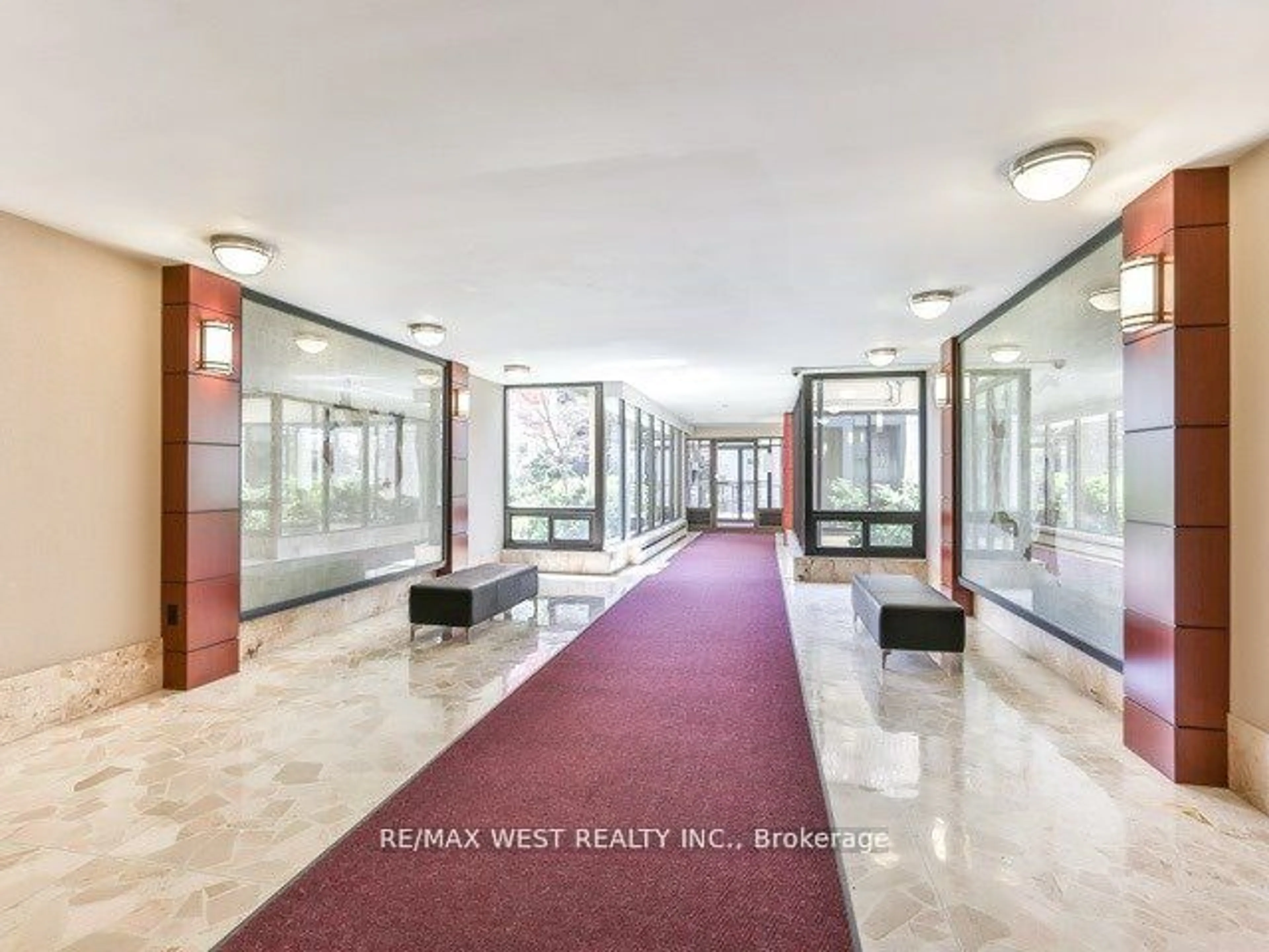 Indoor lobby for 360 Ridelle Ave #911, Toronto Ontario M6B 1K1