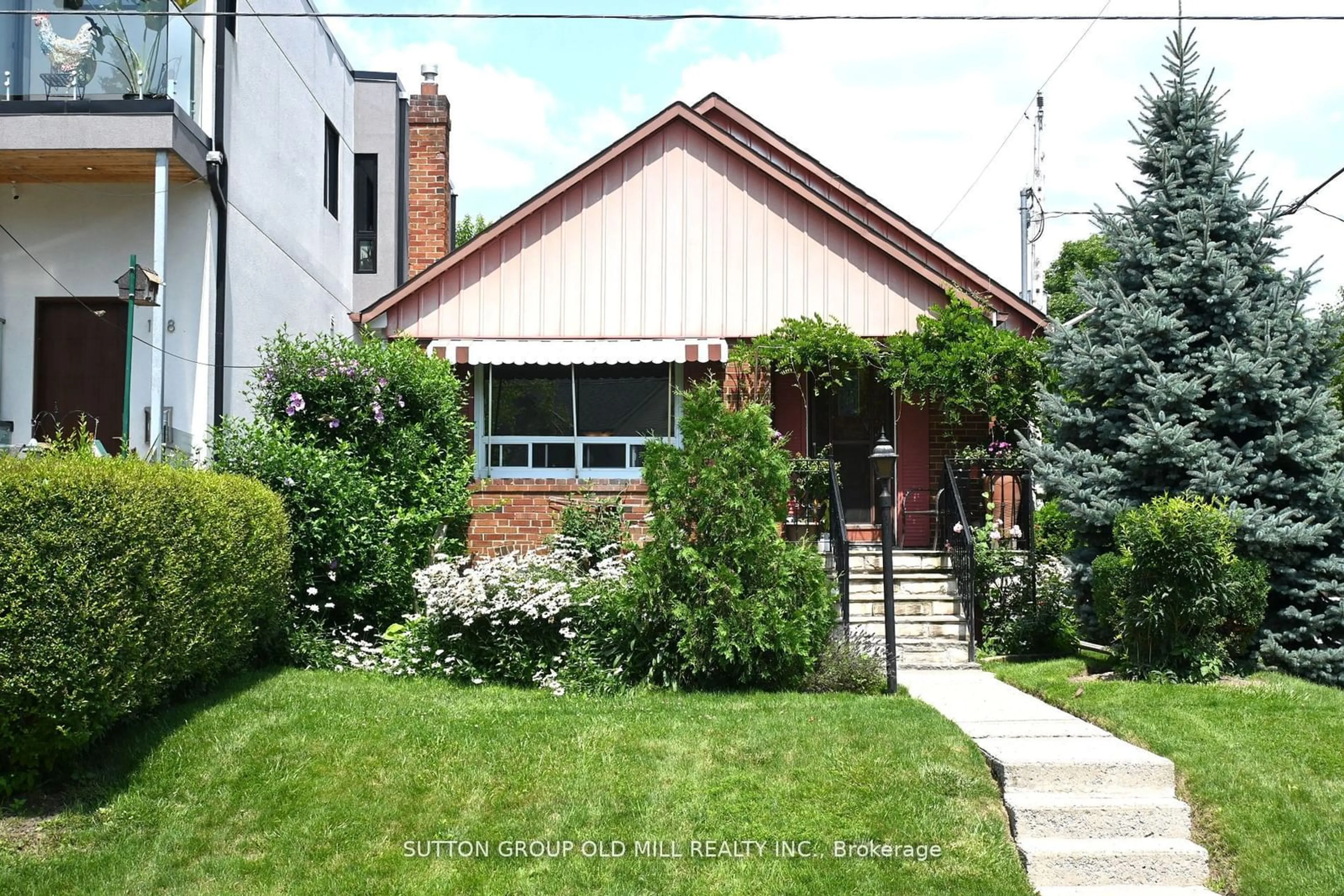 Frontside or backside of a home, the street view for 176 Lake Shore Dr, Toronto Ontario M8V 2A9