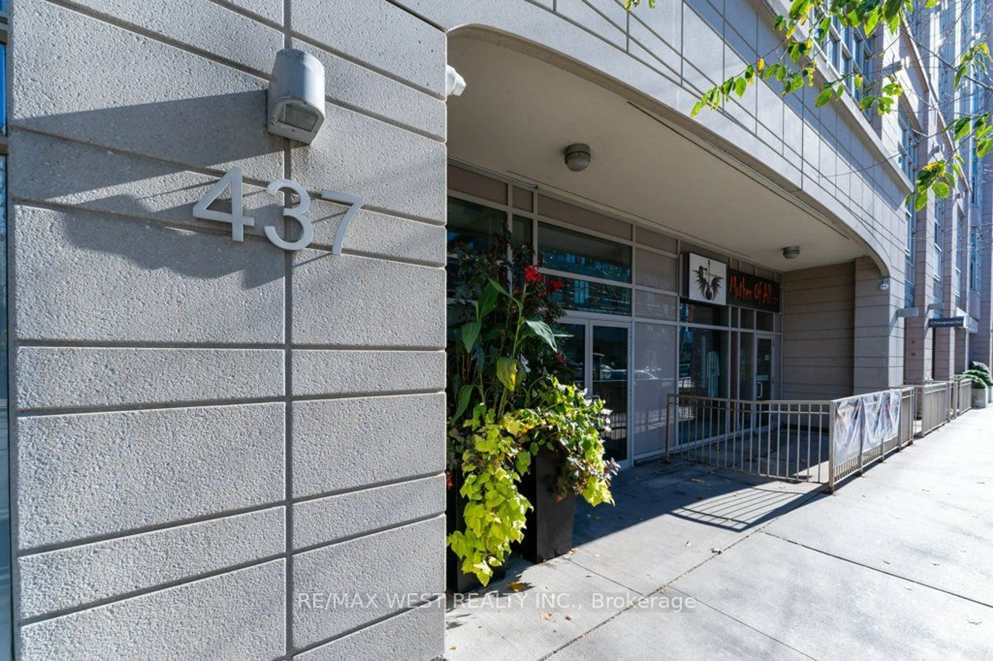 Indoor foyer, unknown floor for 437 Roncesvalles Ave #503, Toronto Ontario M6R 3B9