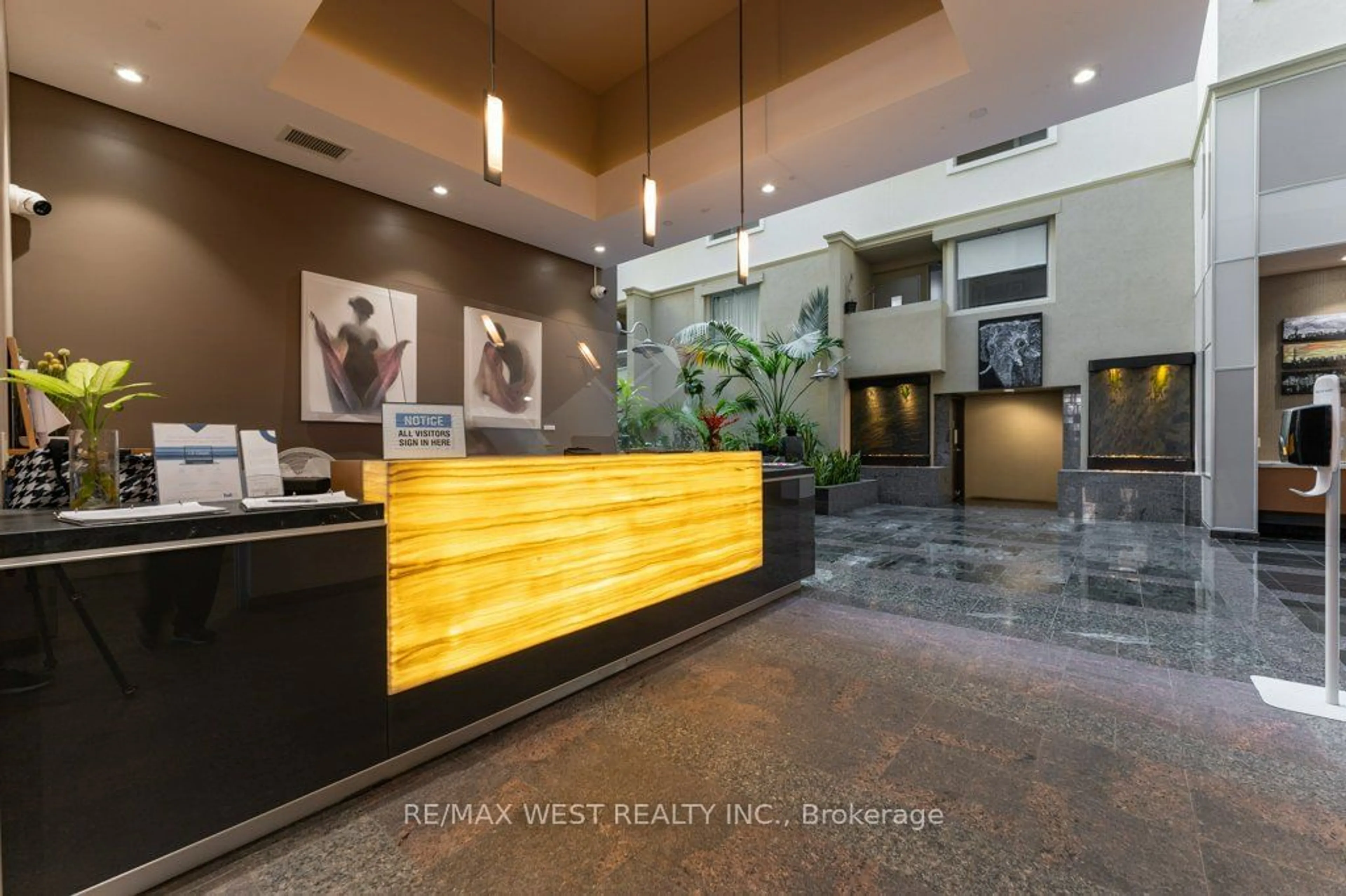 Indoor lobby for 437 Roncesvalles Ave #503, Toronto Ontario M6R 3B9