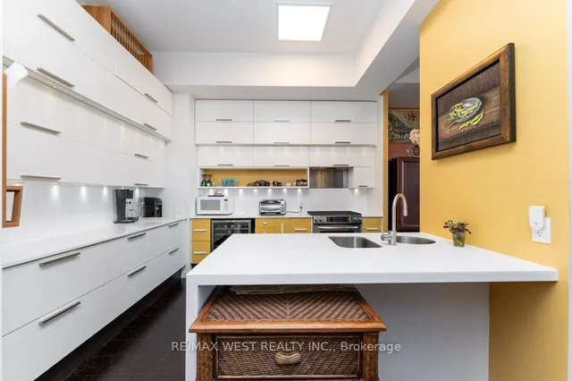 Additional property image - 437 Roncesvalles Ave Unit 503