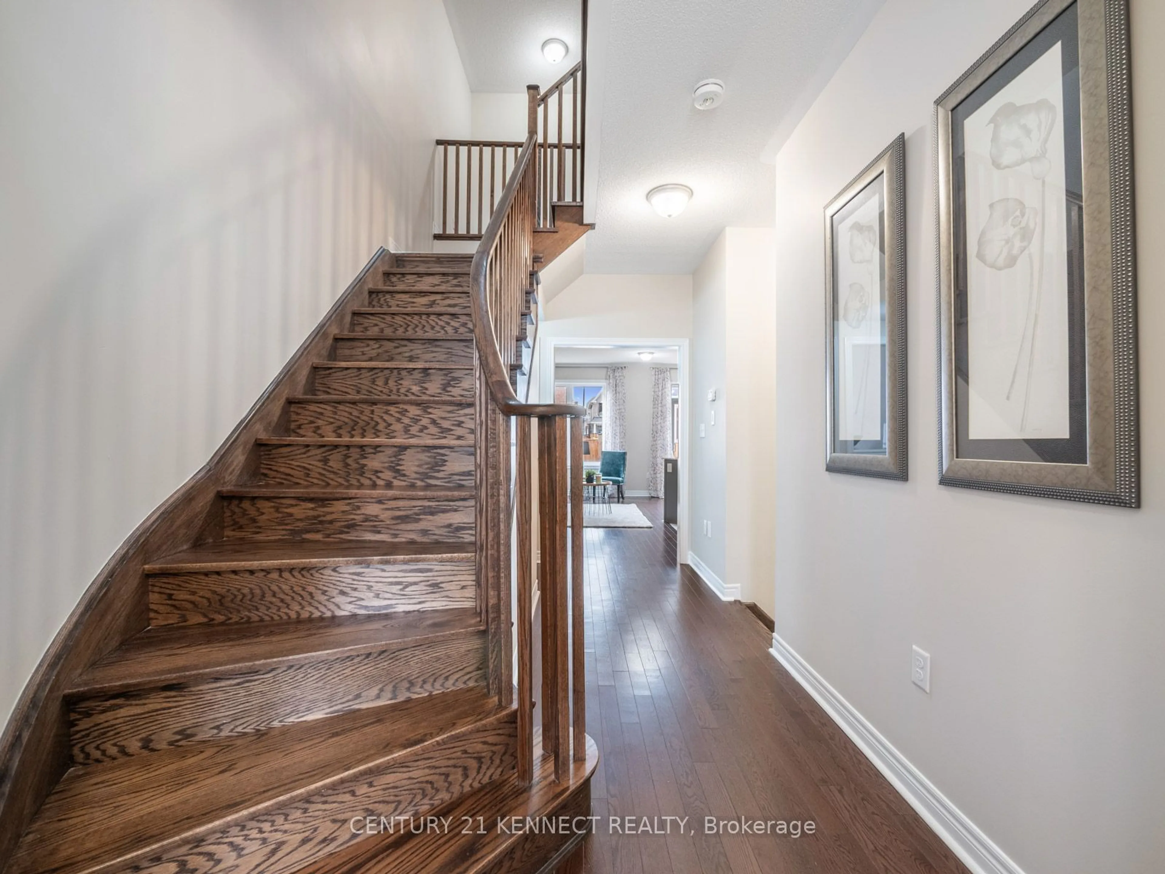 Indoor entryway, wood floors for 49 Finegan Circ, Brampton Ontario L7A 0B7