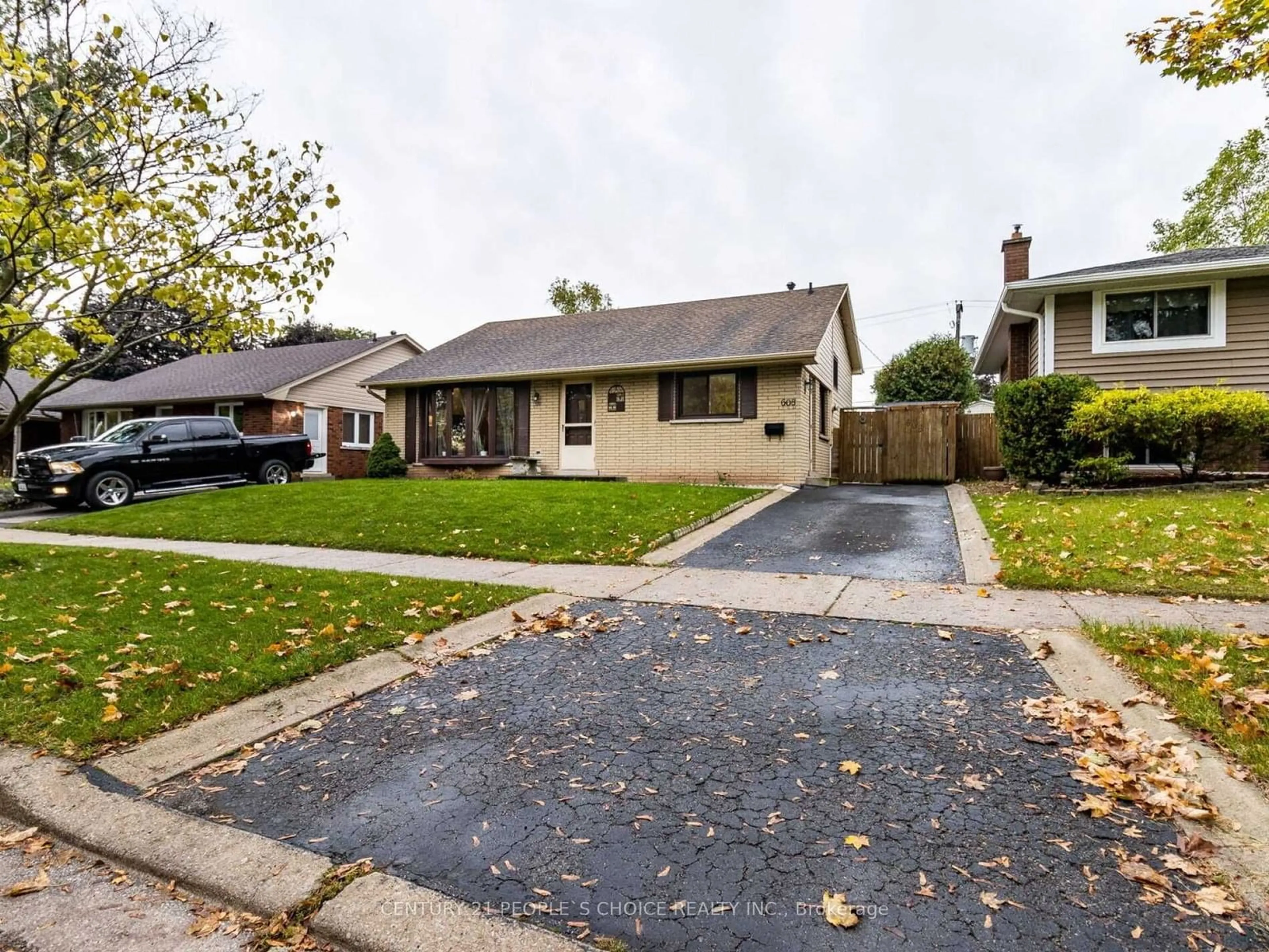 Frontside or backside of a home, the street view for 608 Thornwood Ave, Burlington Ontario L7N 3B8