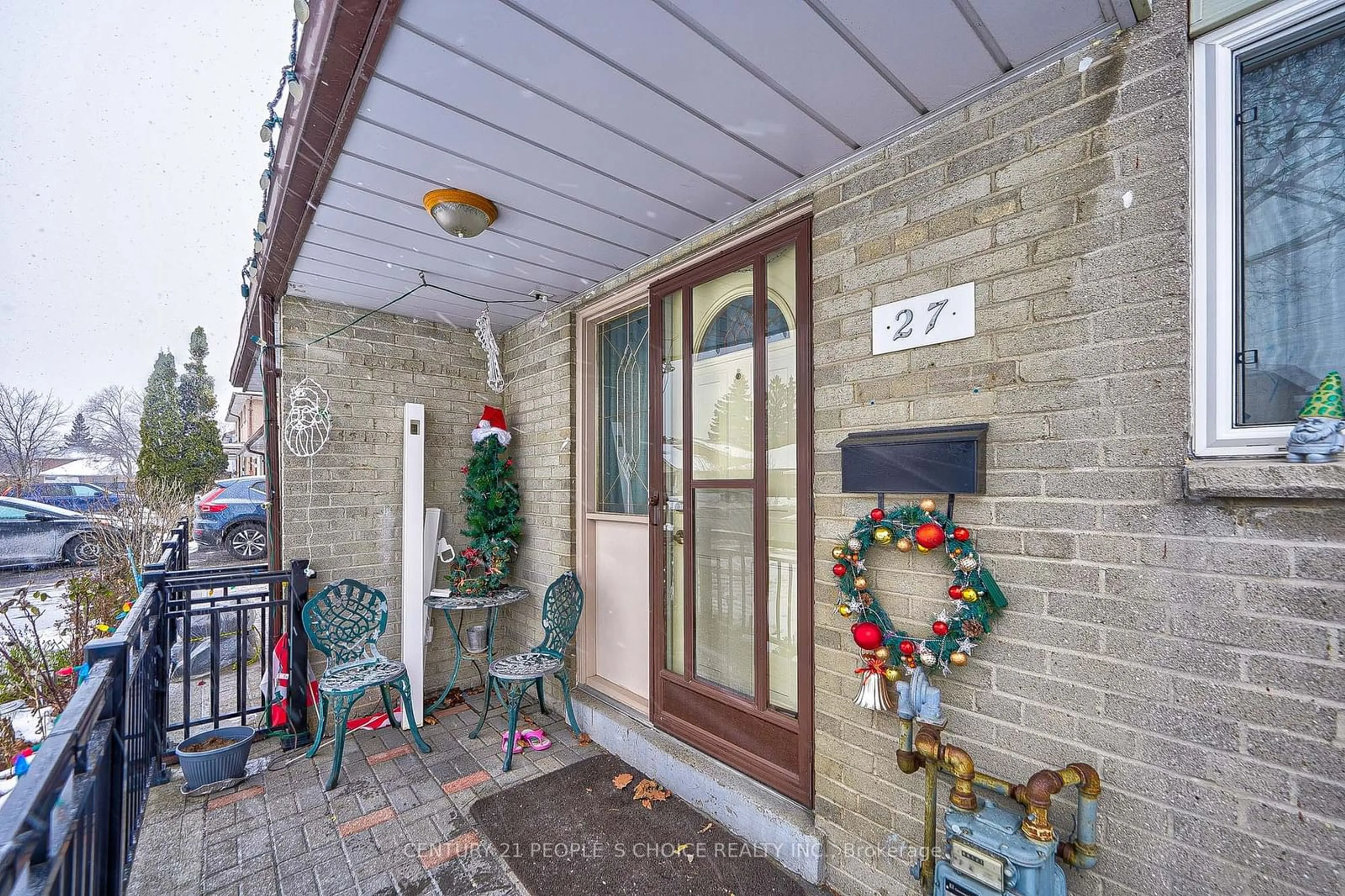 Indoor entryway for 27 Felan Cres, Toronto Ontario M9V 3A2