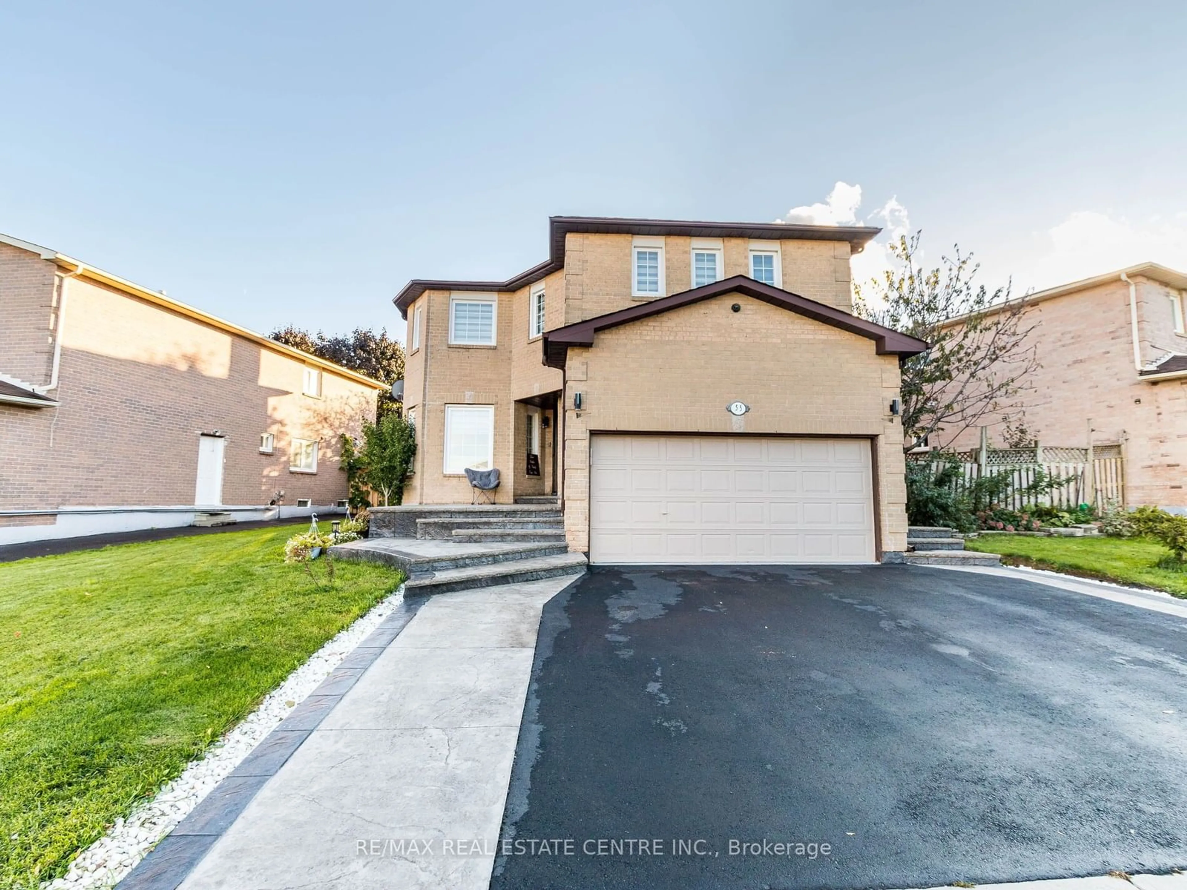 Frontside or backside of a home, the street view for 55 Castlehill Rd, Brampton Ontario L6X 4C9