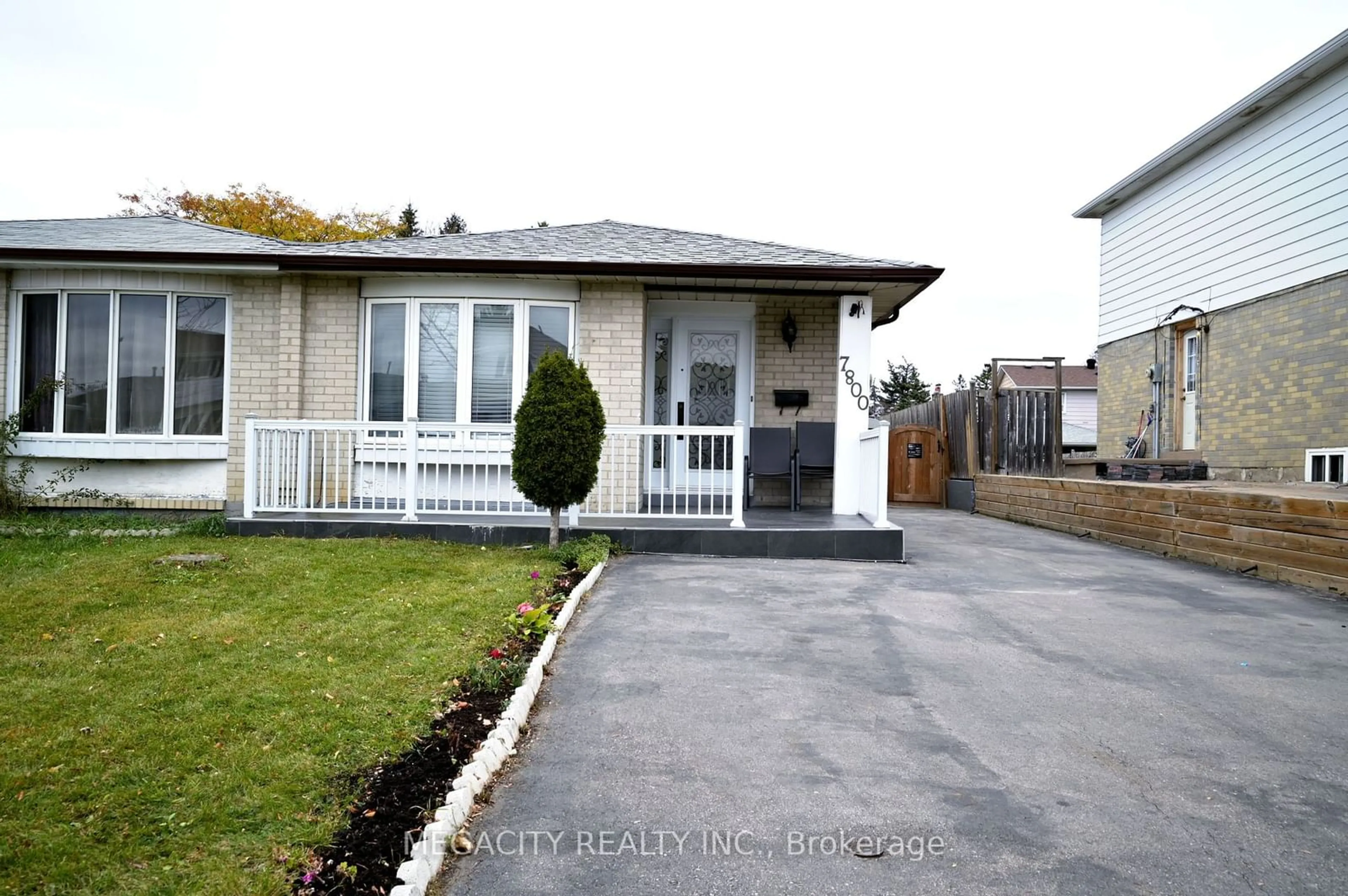 Frontside or backside of a home, cottage for 7800 Priory Cres, Mississauga Ontario L4T 3H5