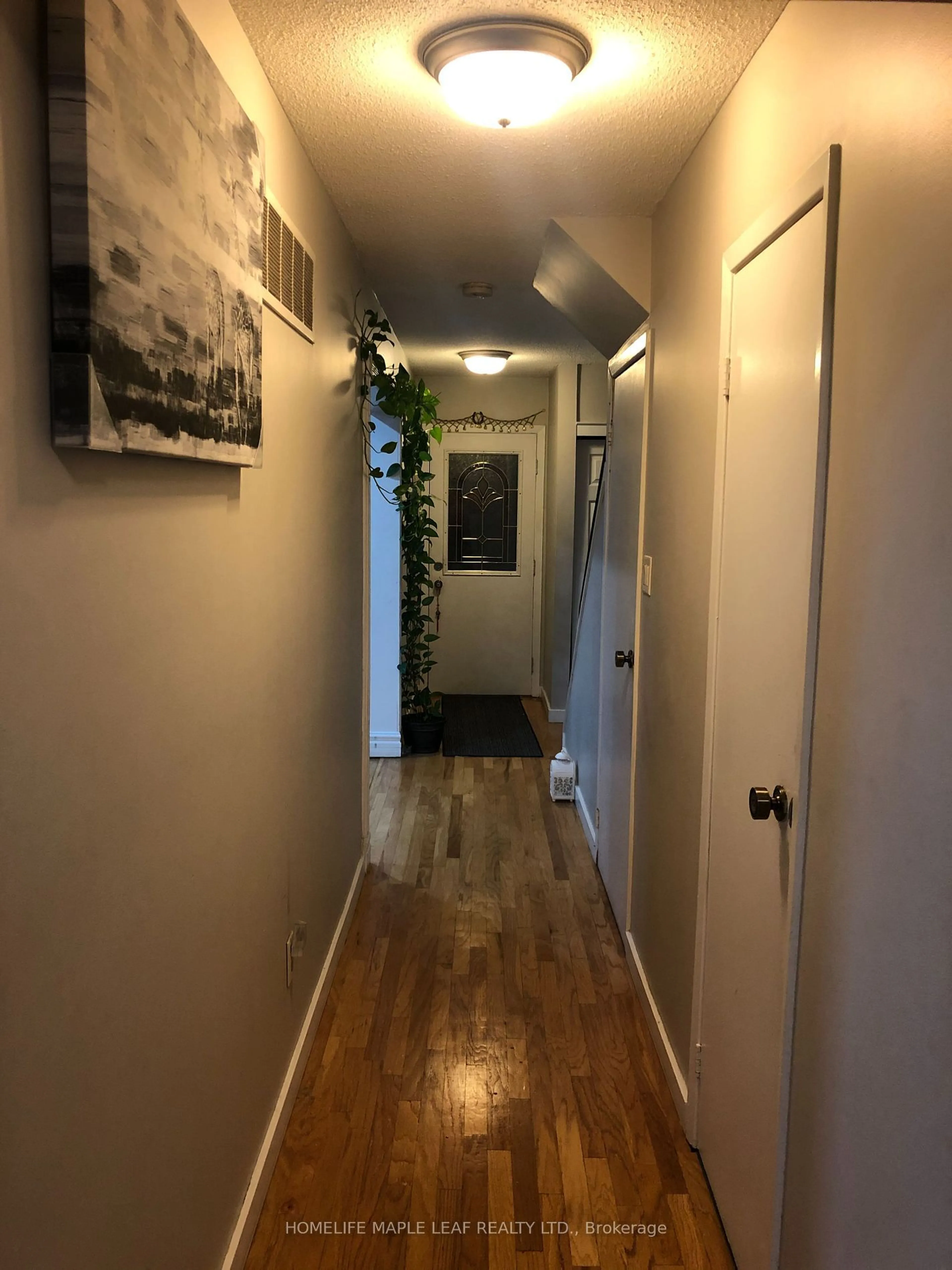 Indoor entryway, wood floors for 78 McMullen Cres, Brampton Ontario L6S 3M2