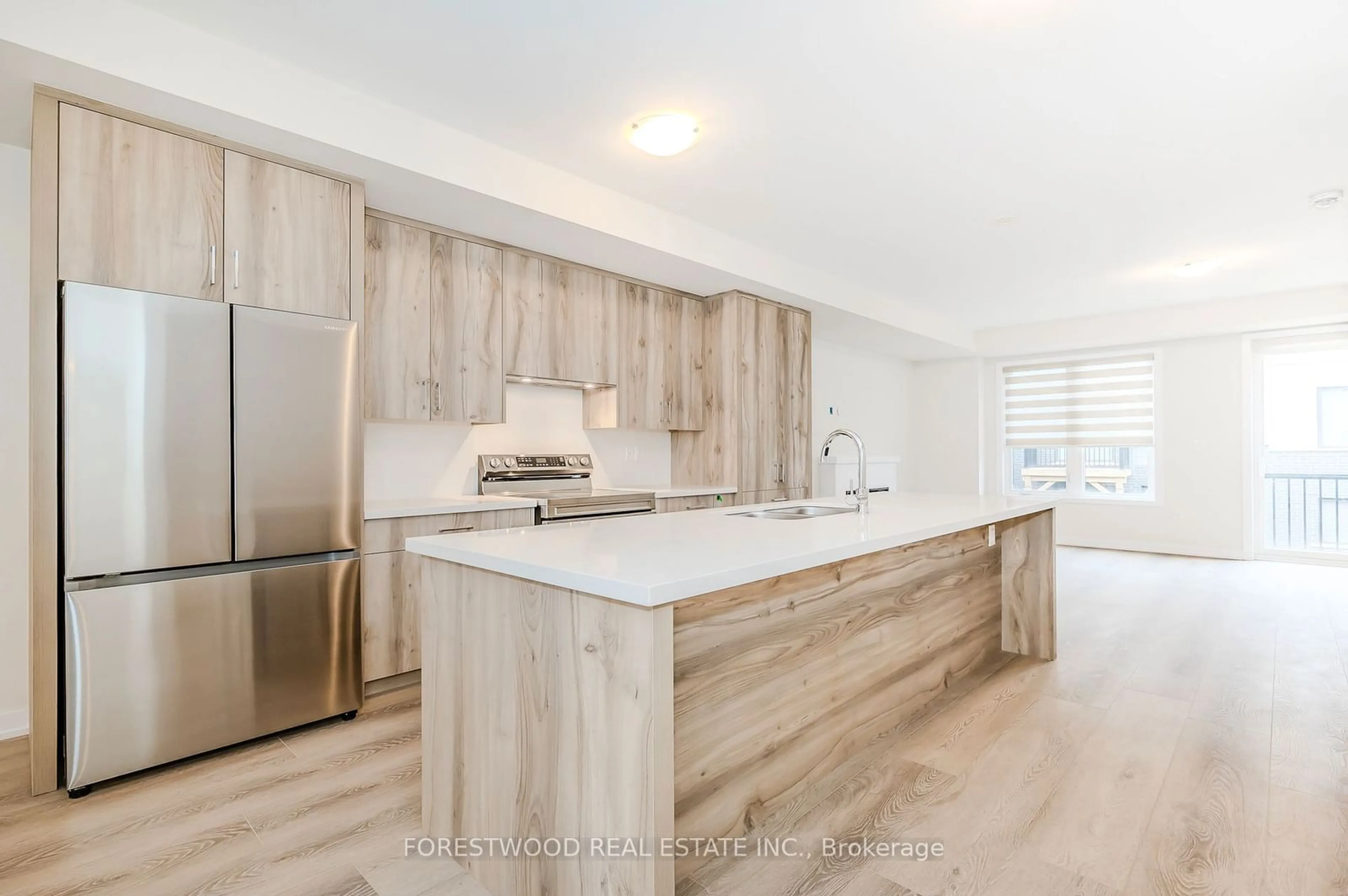 Open concept kitchen for 1323 Kaniv St, Oakville Ontario L6M 5R3