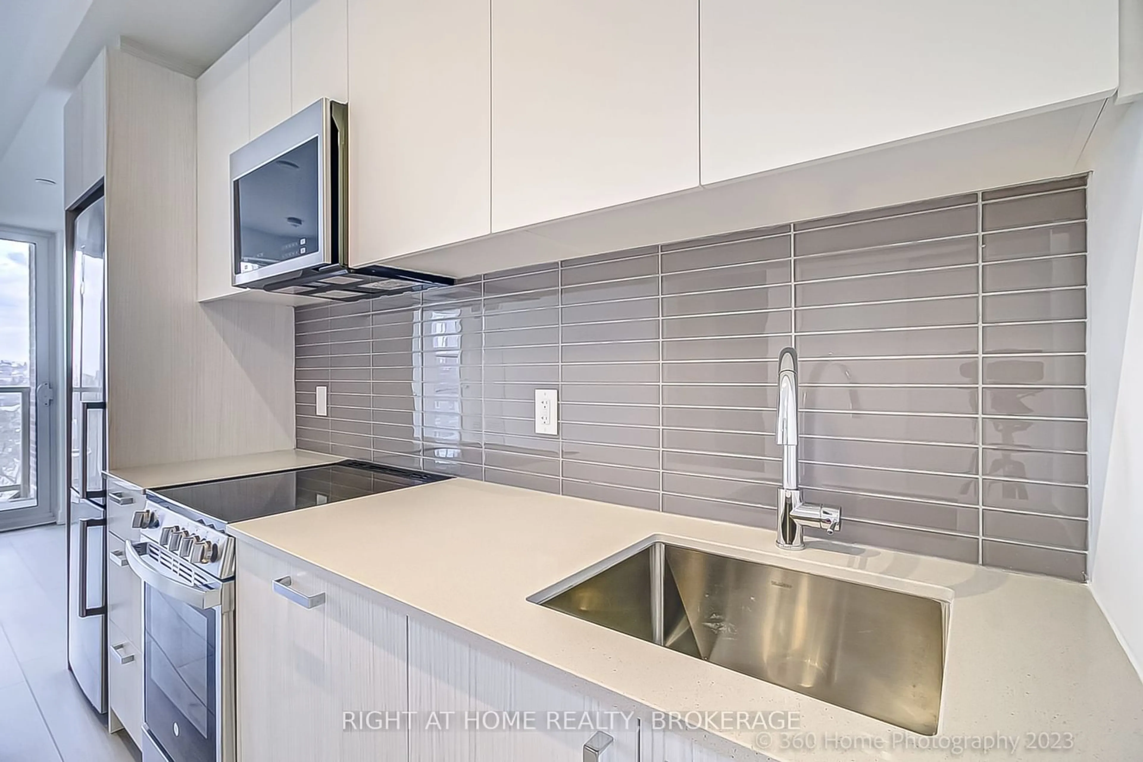 Standard kitchen for 1787 ST. CLAIR Ave #617, Toronto Ontario M6N 0B7