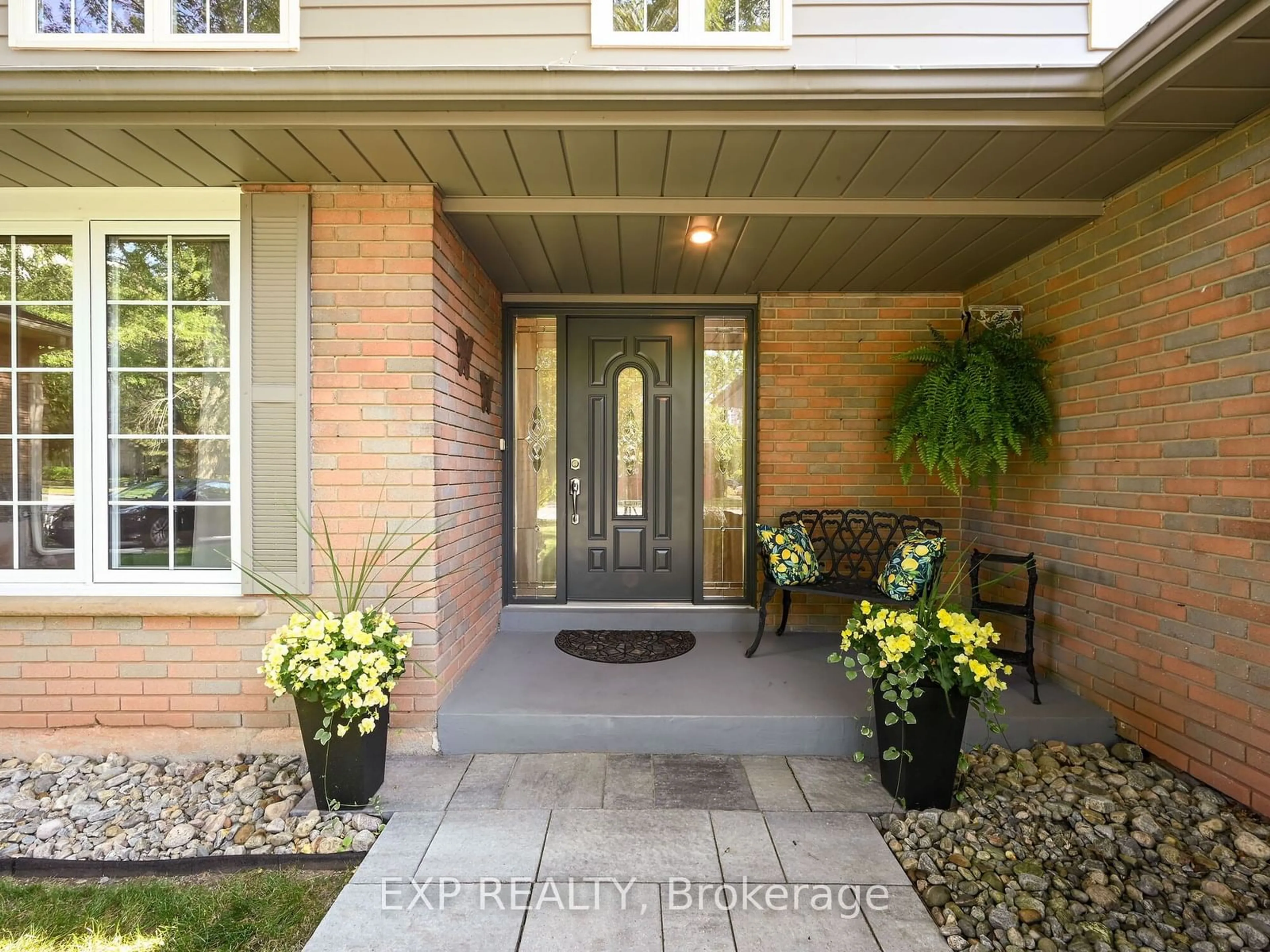 Indoor entryway, wood floors for 1317 White Oaks Blvd, Oakville Ontario L6H 2N7