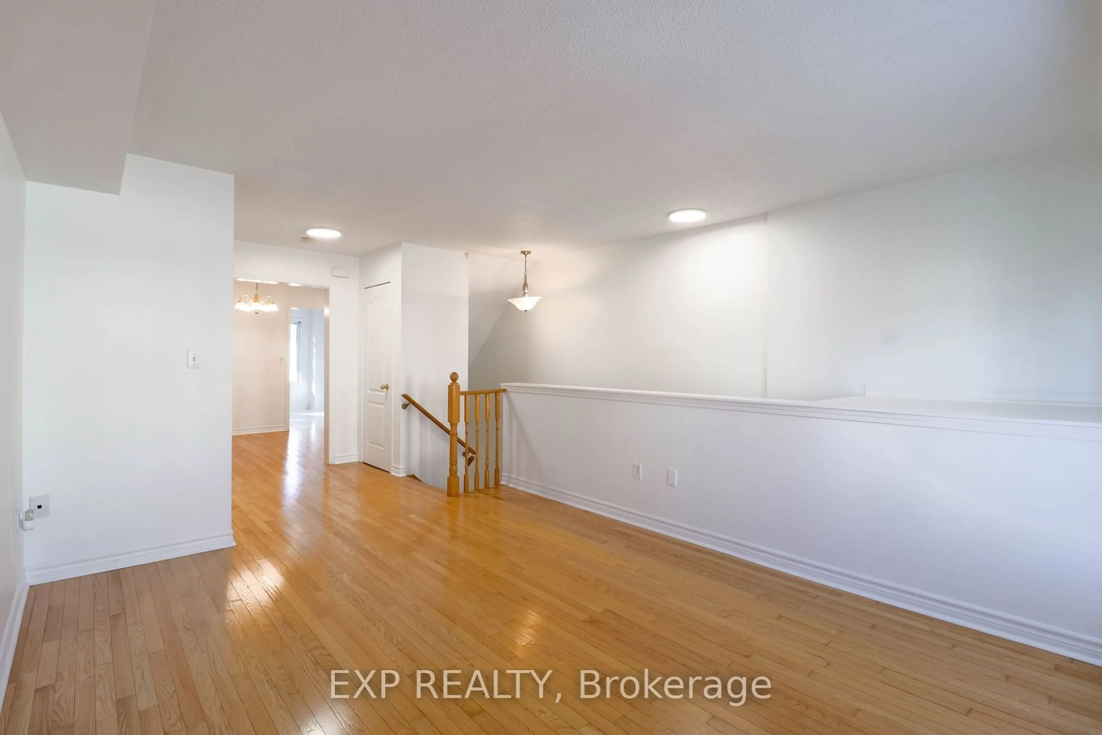 A pic of a room, wood floors for 1128 Dundas St #92, Mississauga Ontario L5C 1E1