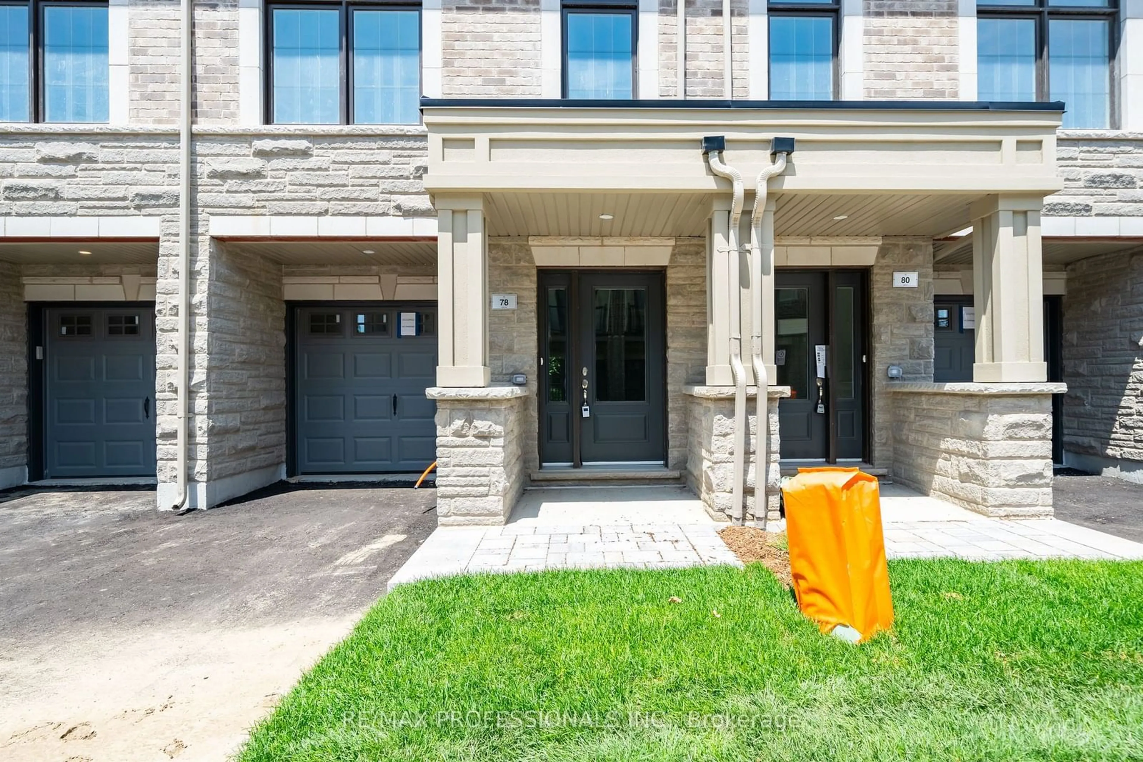 Indoor entryway, cement floor for 78 Salina St, Mississauga Ontario L6M 2S5