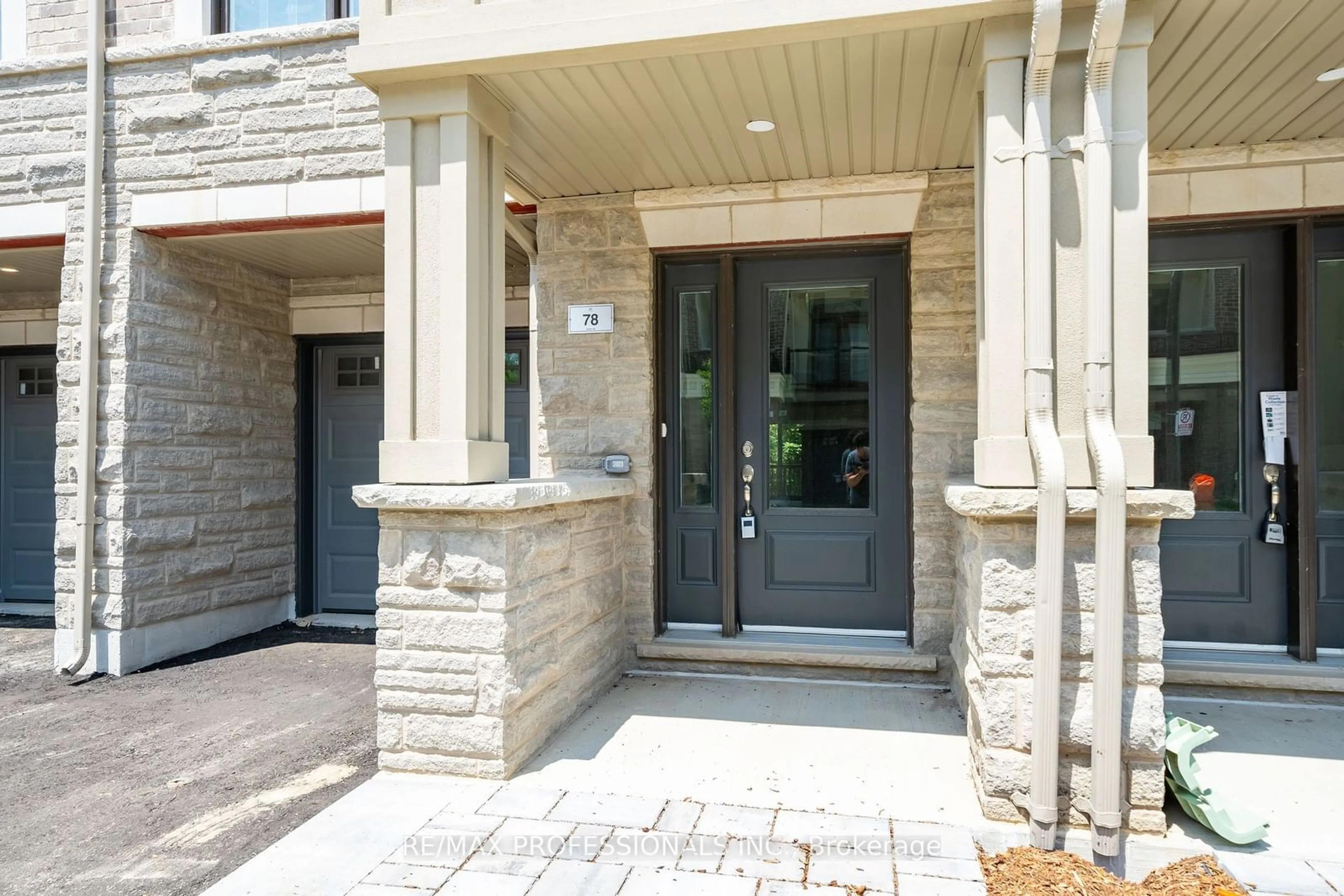 Indoor entryway, cement floor for 78 Salina St, Mississauga Ontario L6M 2S5