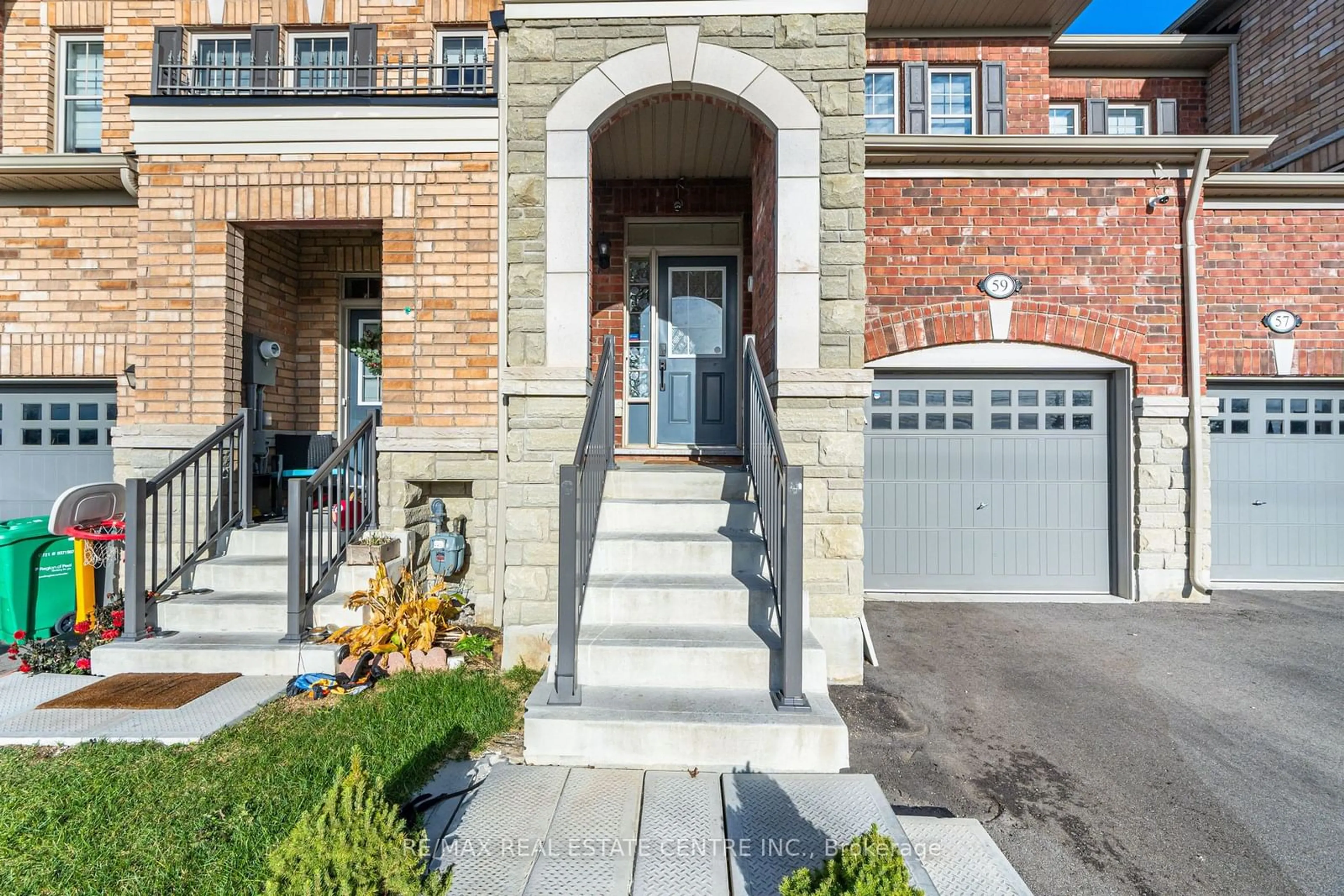 Home with brick exterior material for 59 Benhurst Cres, Brampton Ontario L7A 0B7