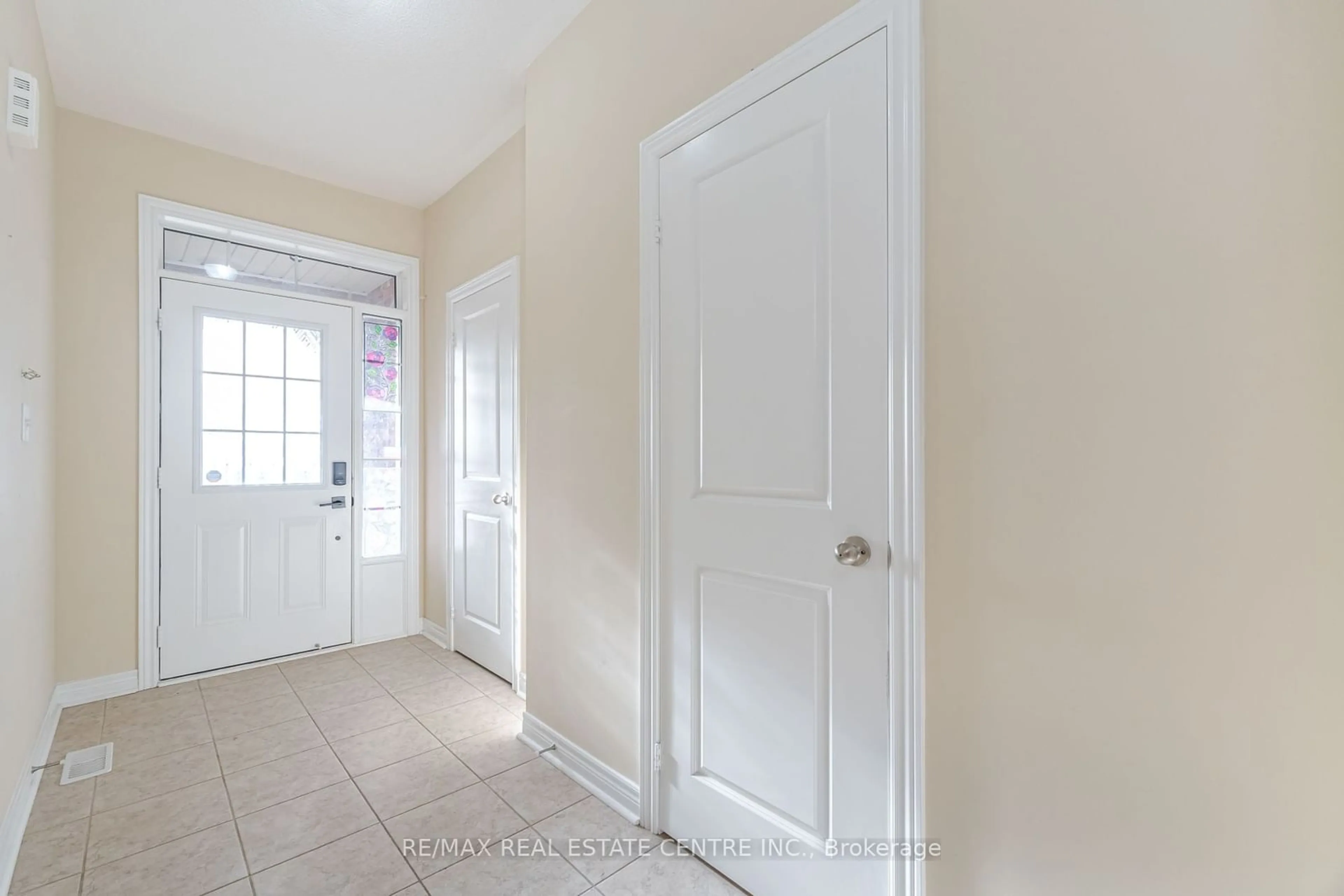 Indoor entryway, not visible floor for 59 Benhurst Cres, Brampton Ontario L7A 0B7